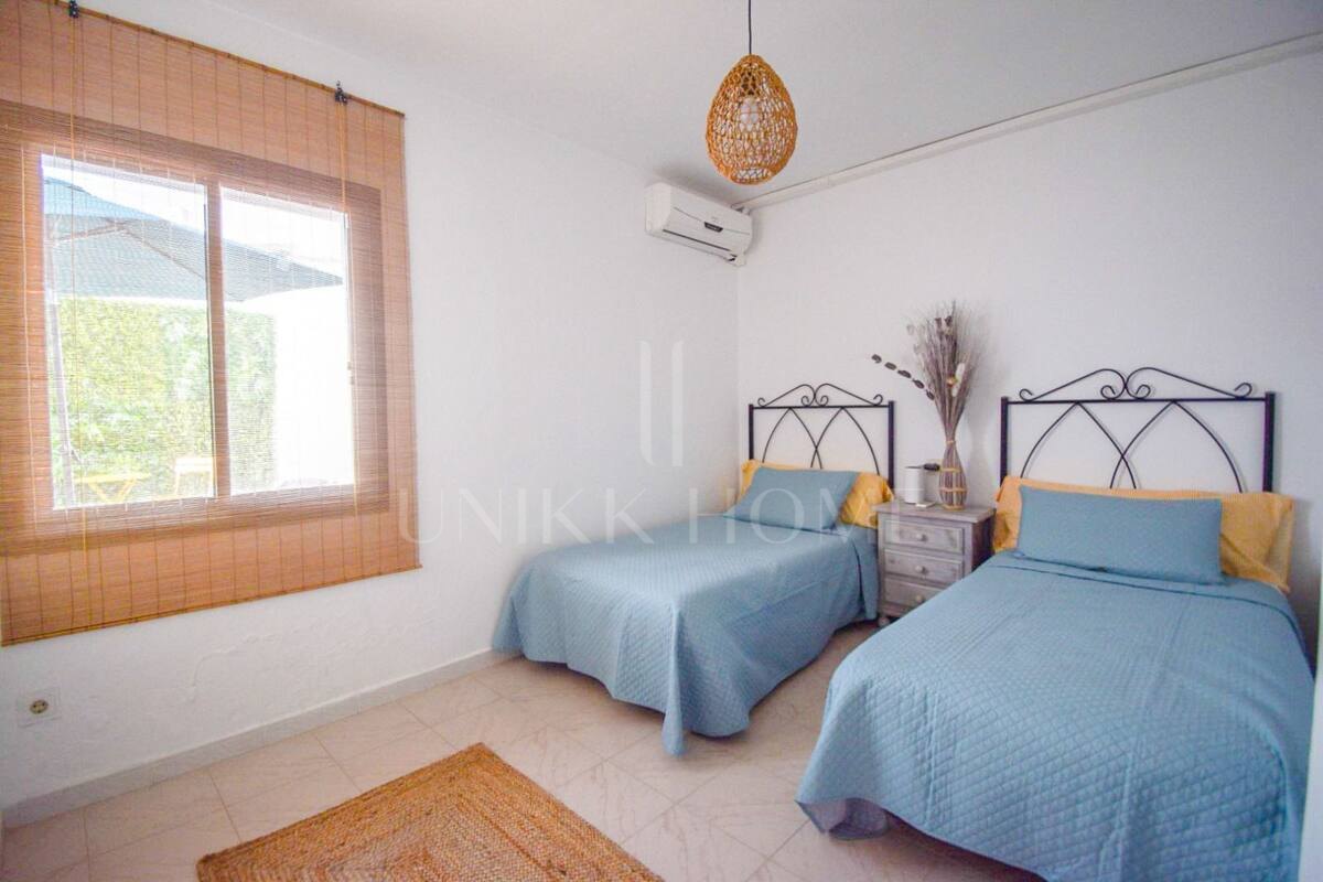 Townhouse Just 100 Metres from the Sea – Sun, Space & Investment Opportunity!