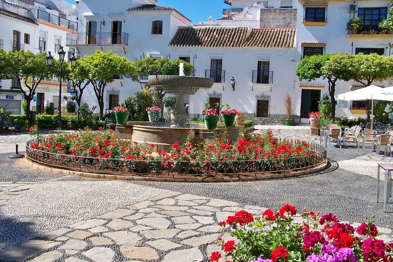 FOR SALE – RESTAURANT IN THE BEST STREET OF ESTEPONA