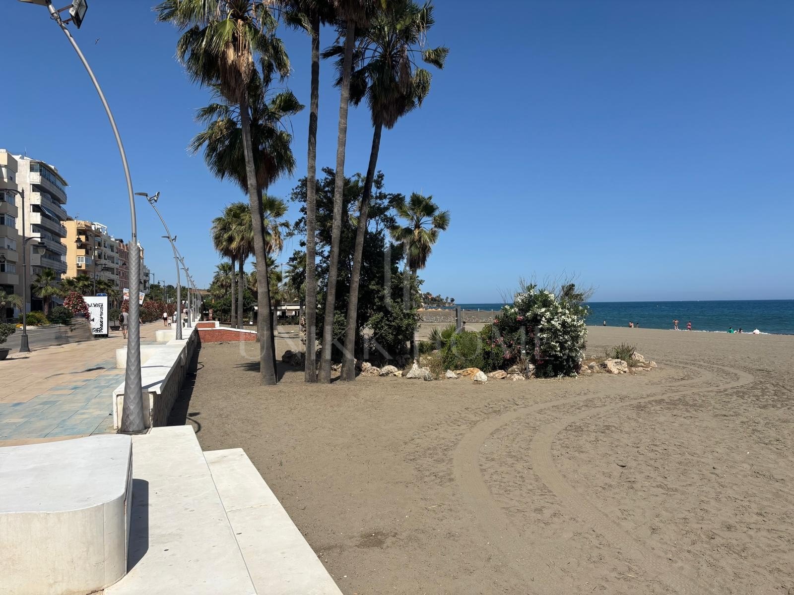 For Sale or Rent – Commercial Premises on Calle Caridad, Estepona