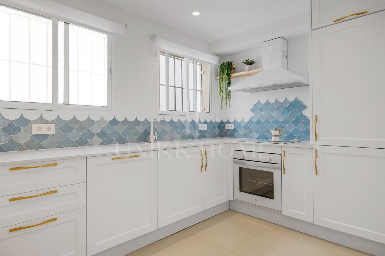 Oportunidad en Calle Real: piso reformado, amueblado y al lado del mar