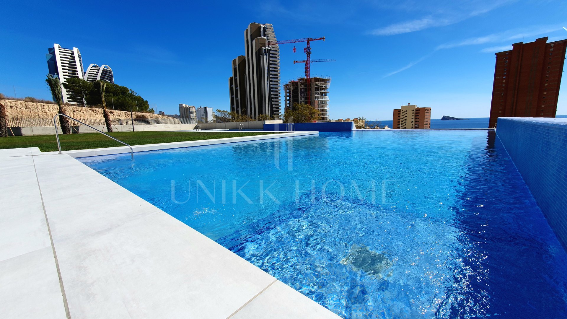 Espectacular Apartamento en Esquina con Vistas Panorámicas al Mar | Torre Sakura, Benidorm