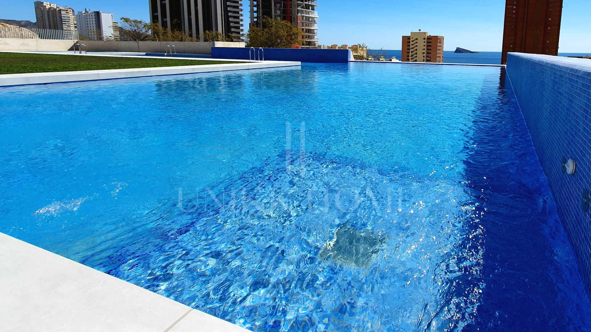 Espectacular Apartamento en Esquina con Vistas Panorámicas al Mar | Torre Sakura, Benidorm