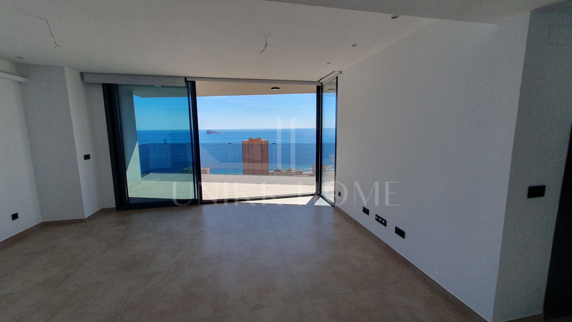 Espectacular Apartamento en Esquina con Vistas Panorámicas al Mar | Torre Sakura, Benidorm