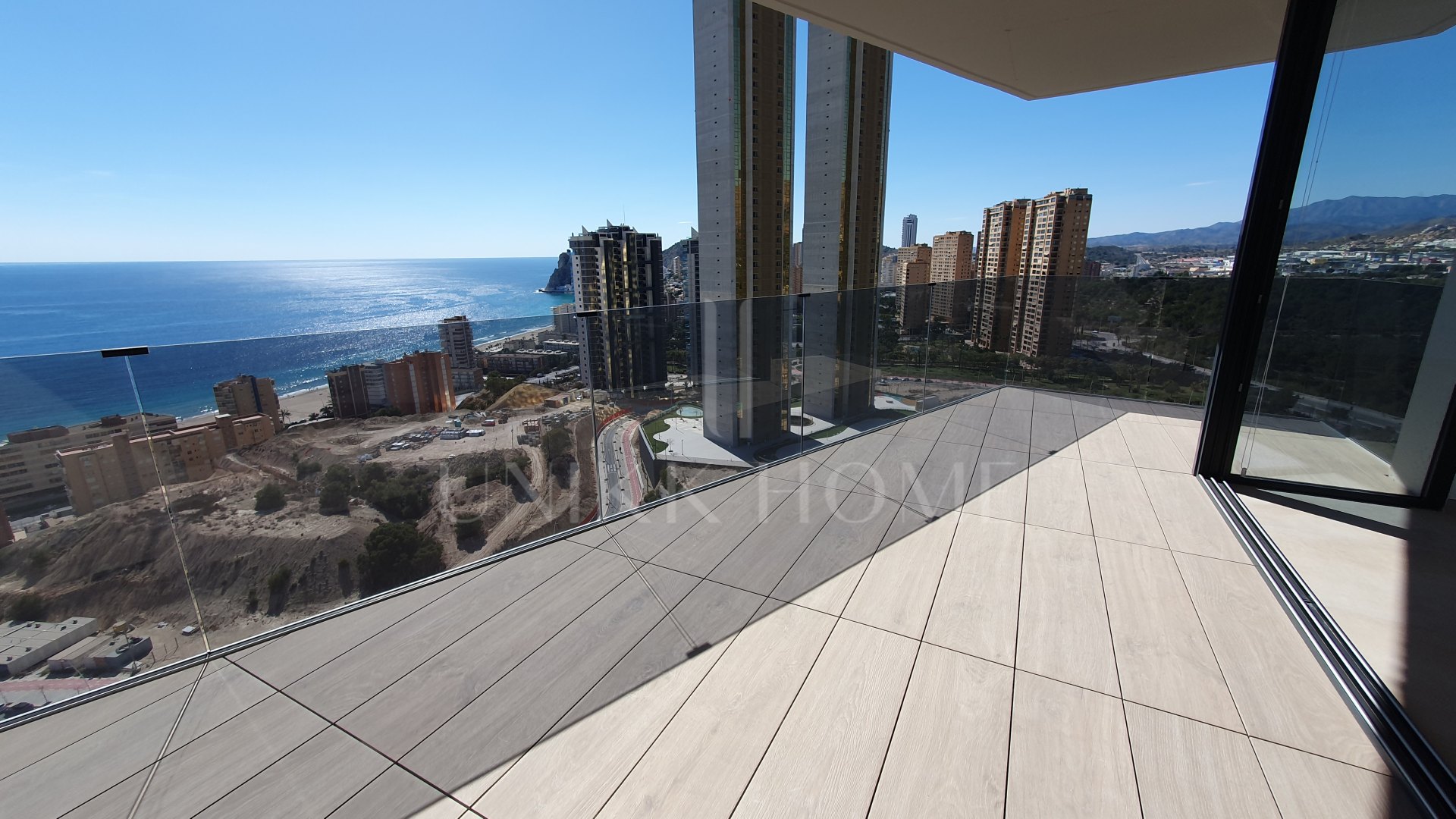 Espectacular Apartamento en Esquina con Vistas Panorámicas al Mar | Torre Sakura, Benidorm