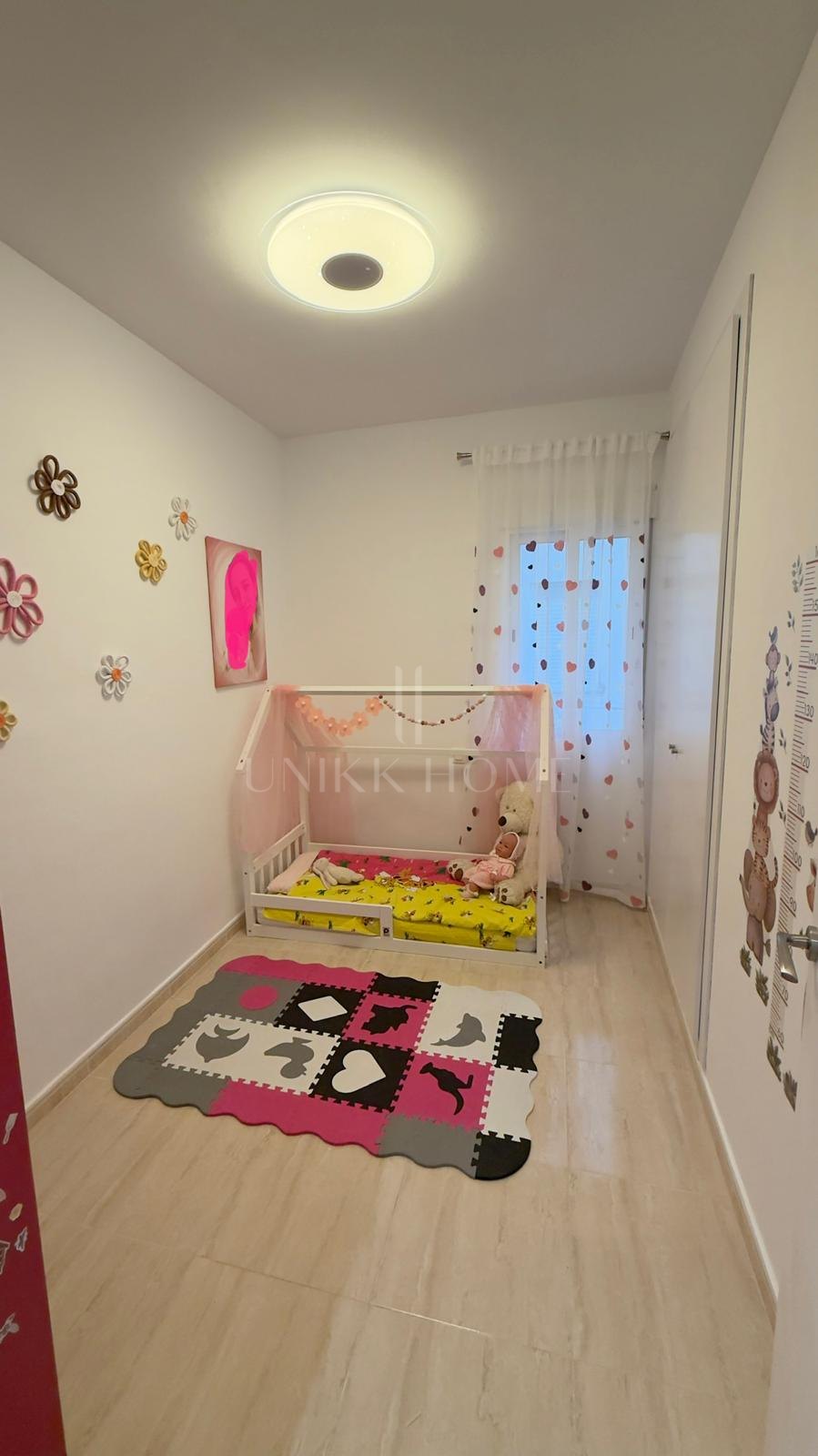 Apartamento de 3 dormitorios con plaza de garaje, trastero, mobiliario y electrodomésticos en Xeraco — 199.000 €