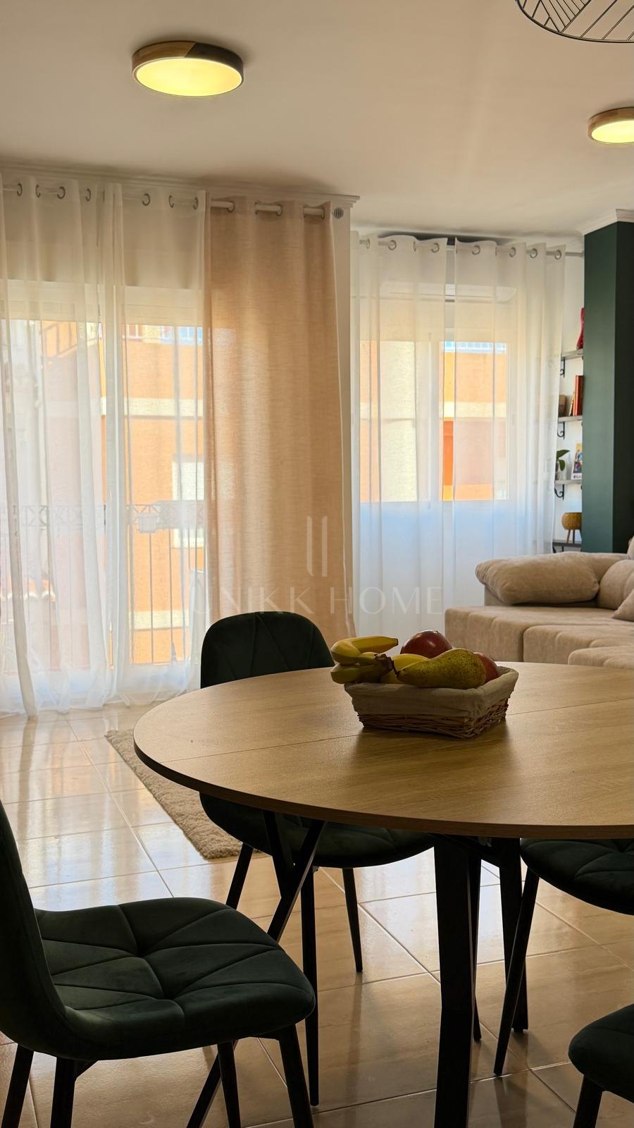 Apartamento de 3 dormitorios con plaza de garaje, trastero, mobiliario y electrodomésticos en Xeraco — 199.000 €