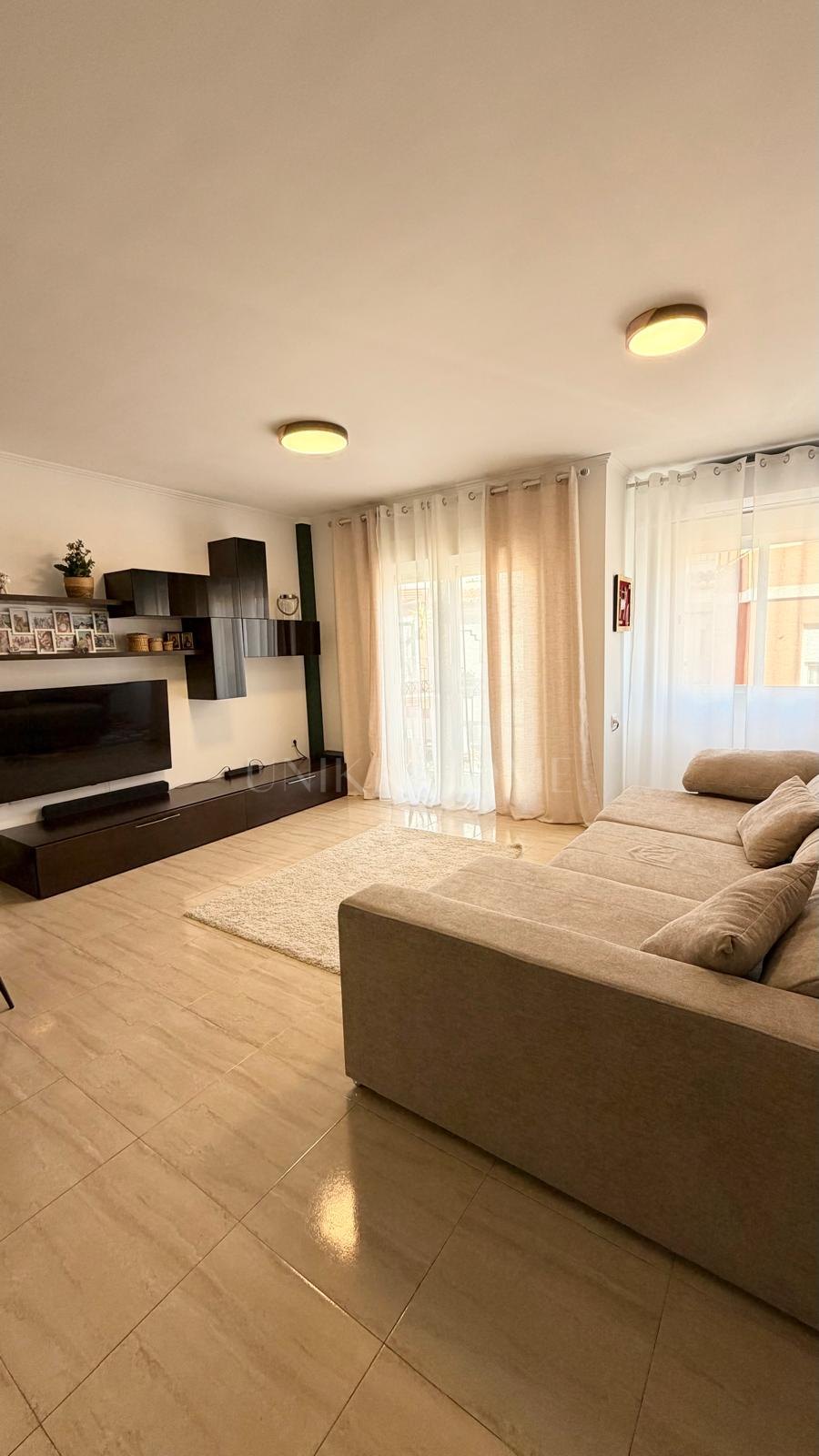 Apartamento de 3 dormitorios con plaza de garaje, trastero, mobiliario y electrodomésticos en Xeraco — 199.000 €