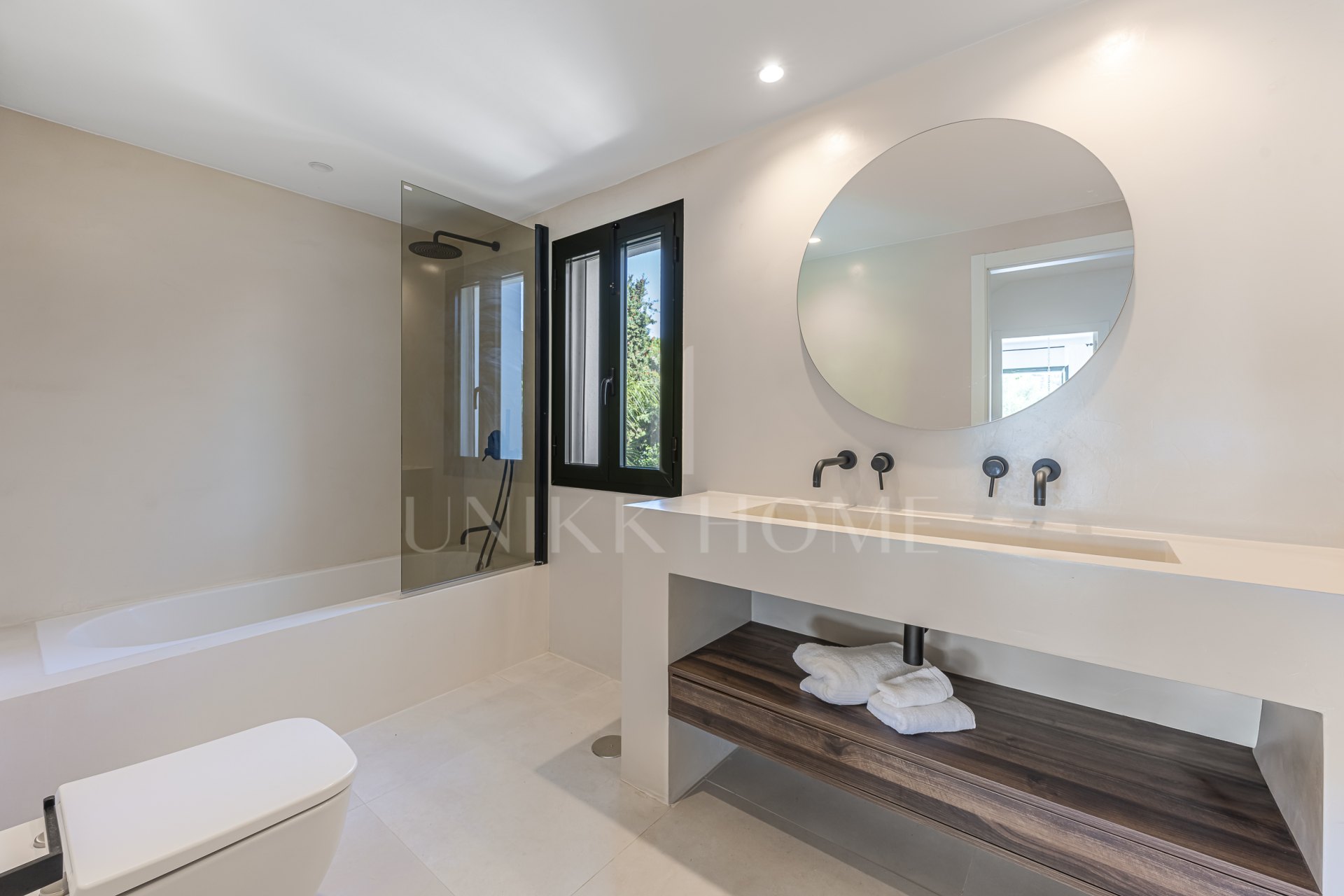Contemporary Gated Family Home with Private Pool