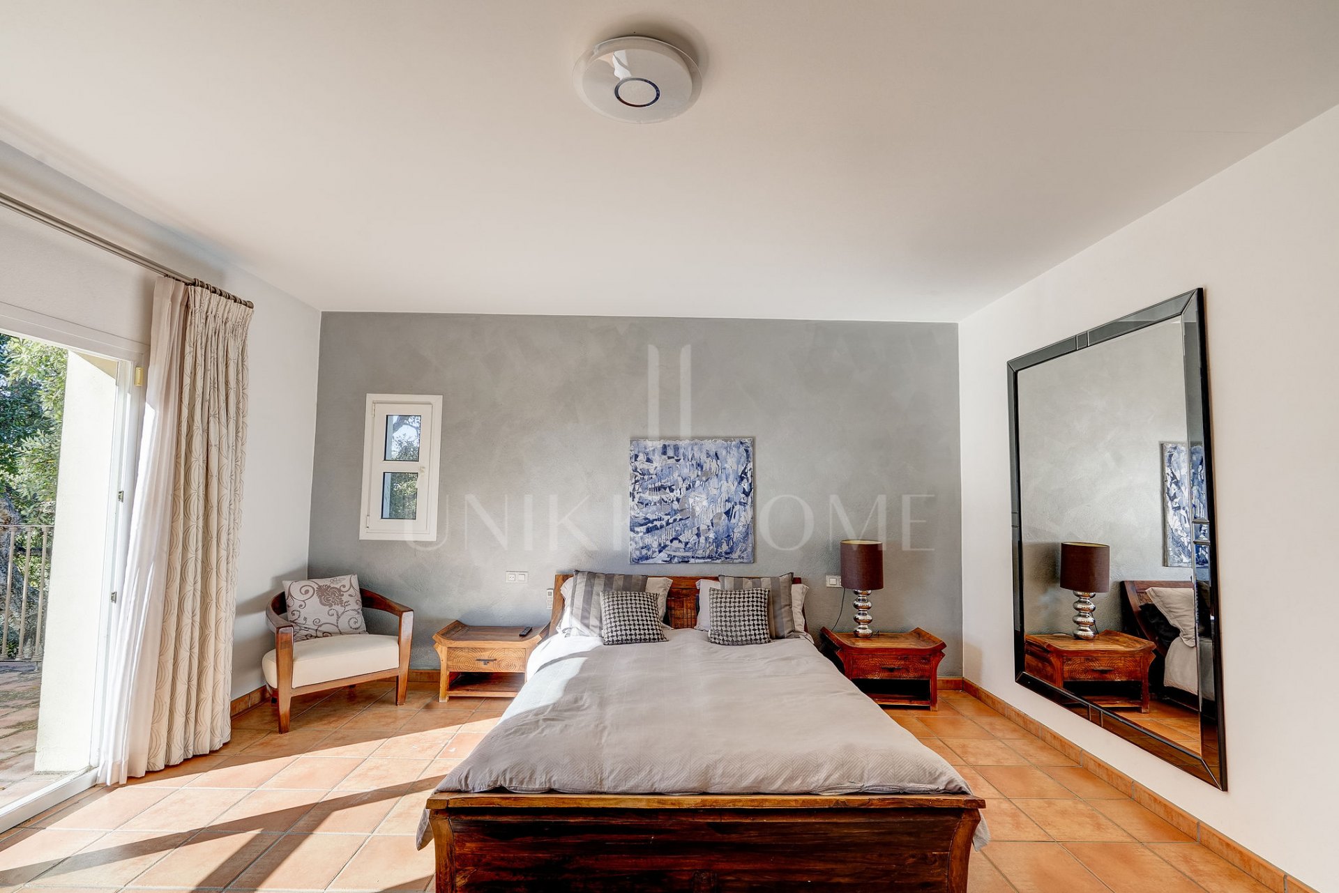 Villa Orientada al Sur en Sotogrande – Lujo, Privacidad y Sostenibilidad en un Entorno Exclusivo