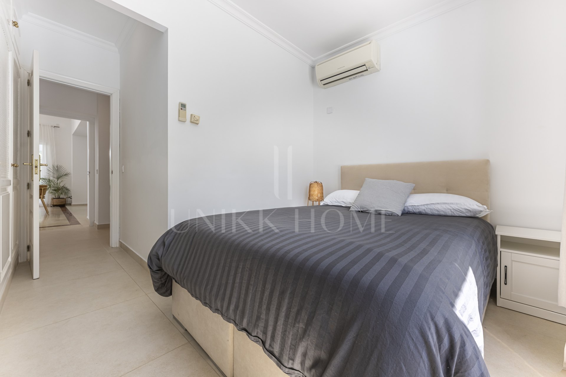 Elegante Villa Familiar en la Exclusiva Zona B