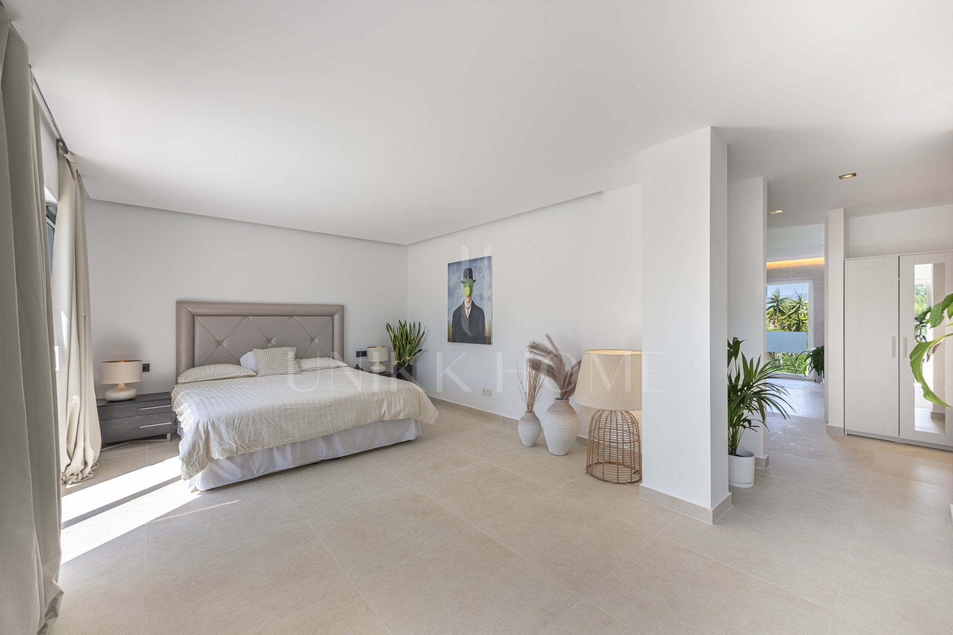 Elegante Villa Familiar en la Exclusiva Zona B