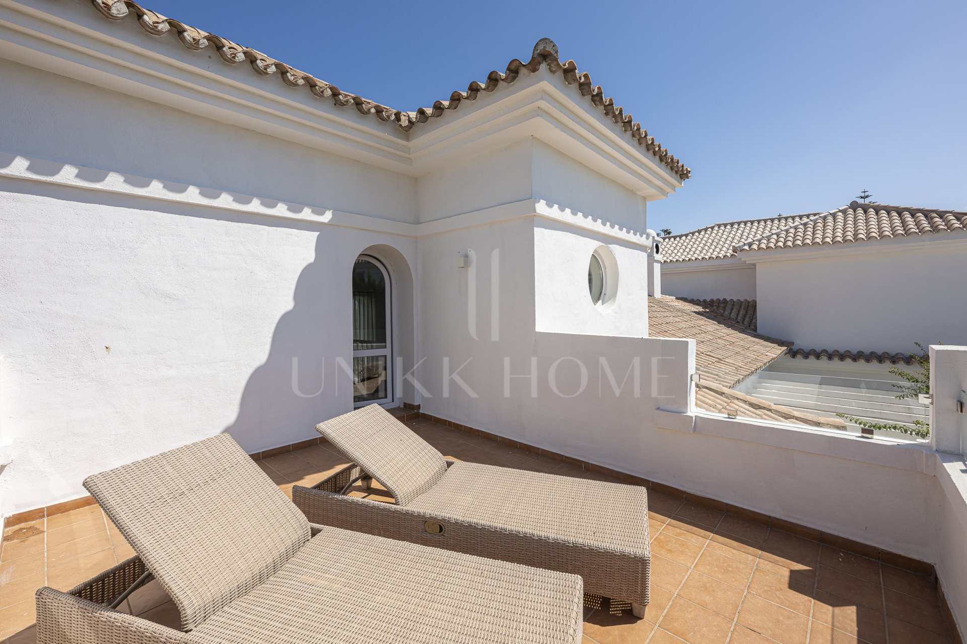 Elegante Villa Familiar en la Exclusiva Zona B