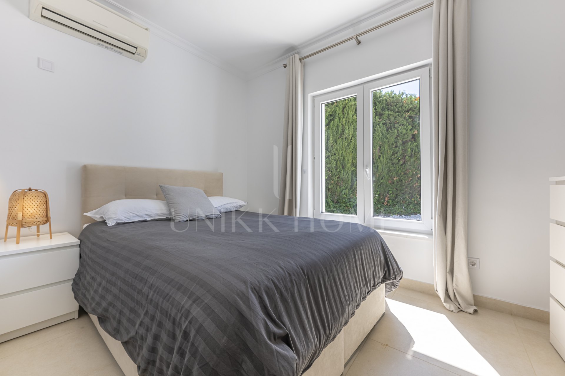 Elegante Villa Familiar en la Exclusiva Zona B