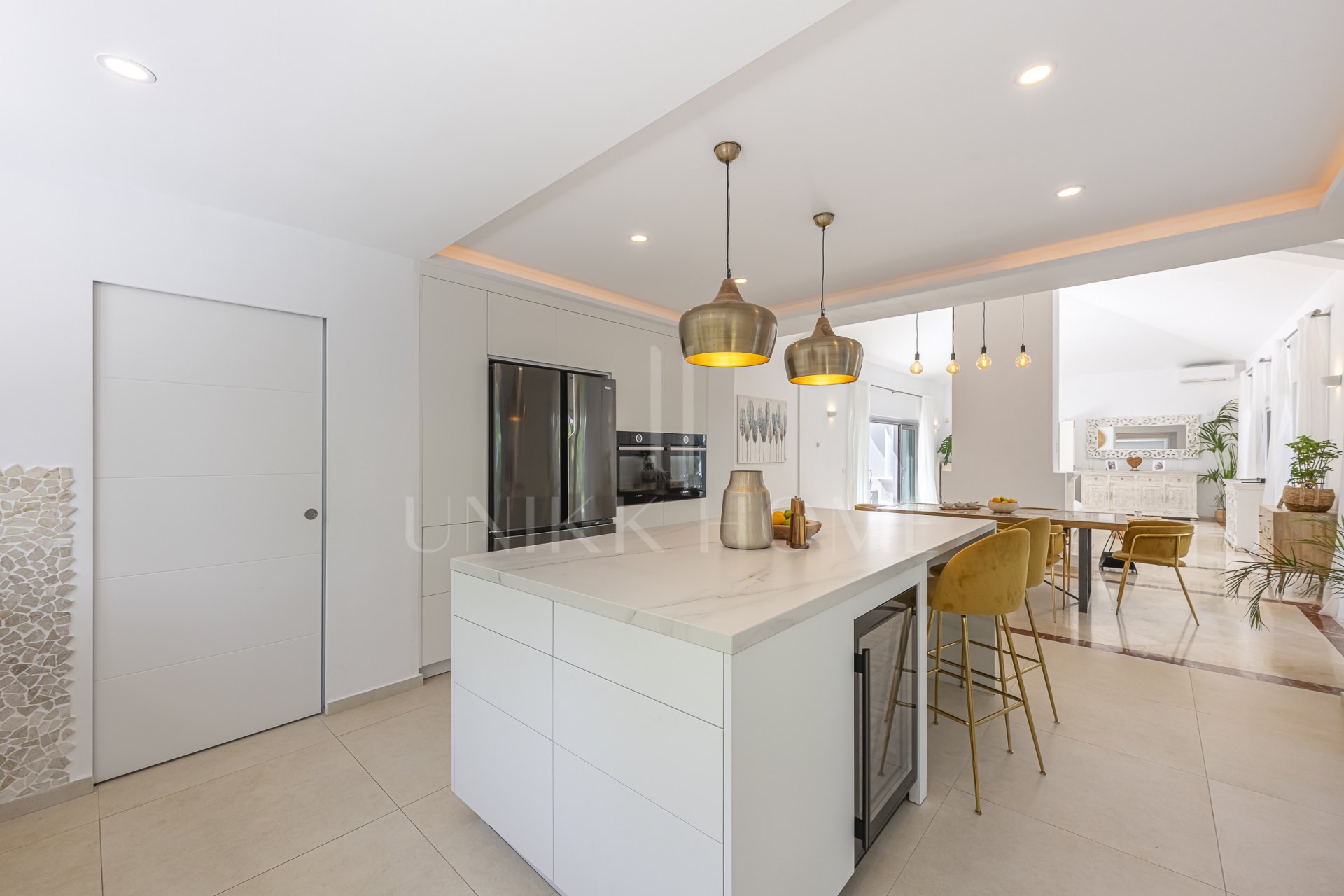 Elegante Villa Familiar en la Exclusiva Zona B