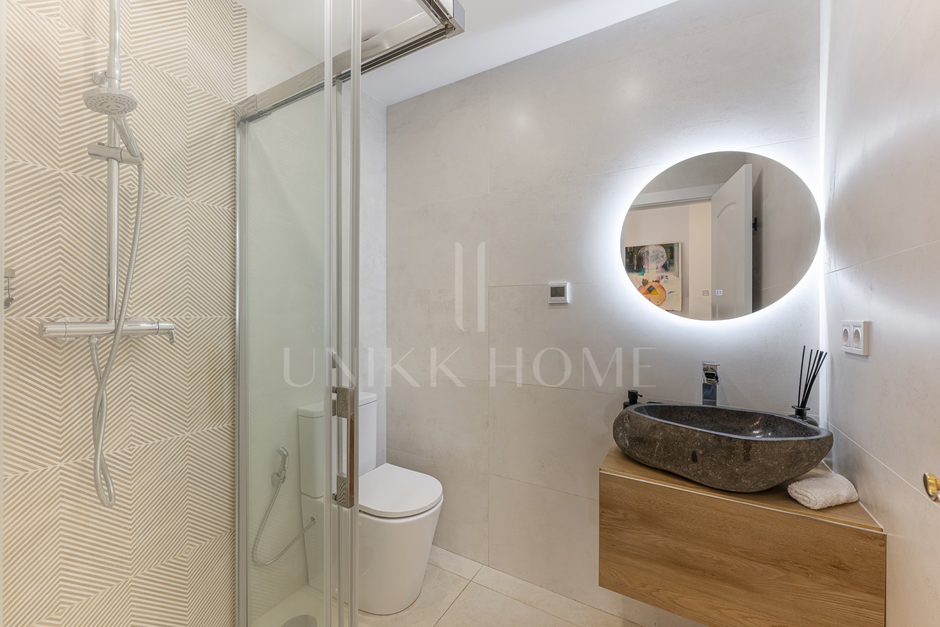 Elegante Villa Familiar en la Exclusiva Zona B