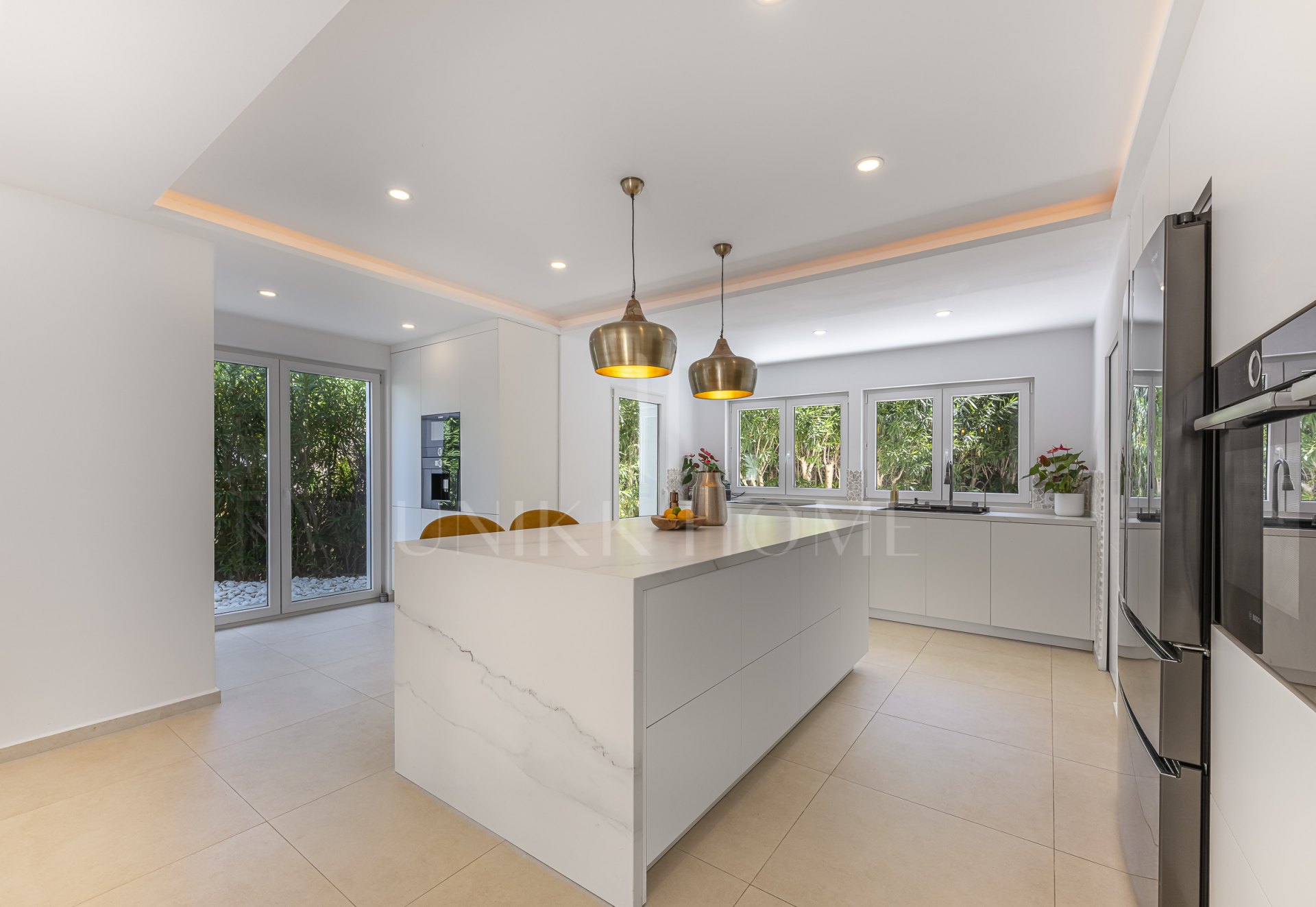 Elegante Villa Familiar en la Exclusiva Zona B