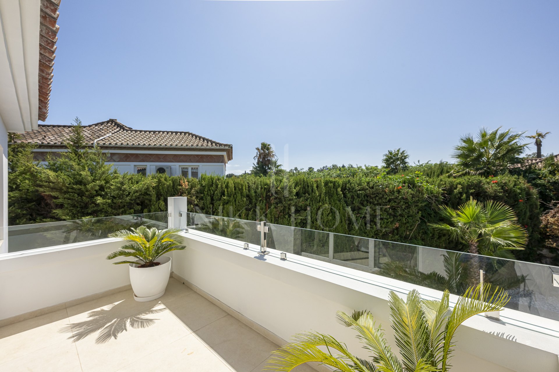 Elegante Villa Familiar en la Exclusiva Zona B