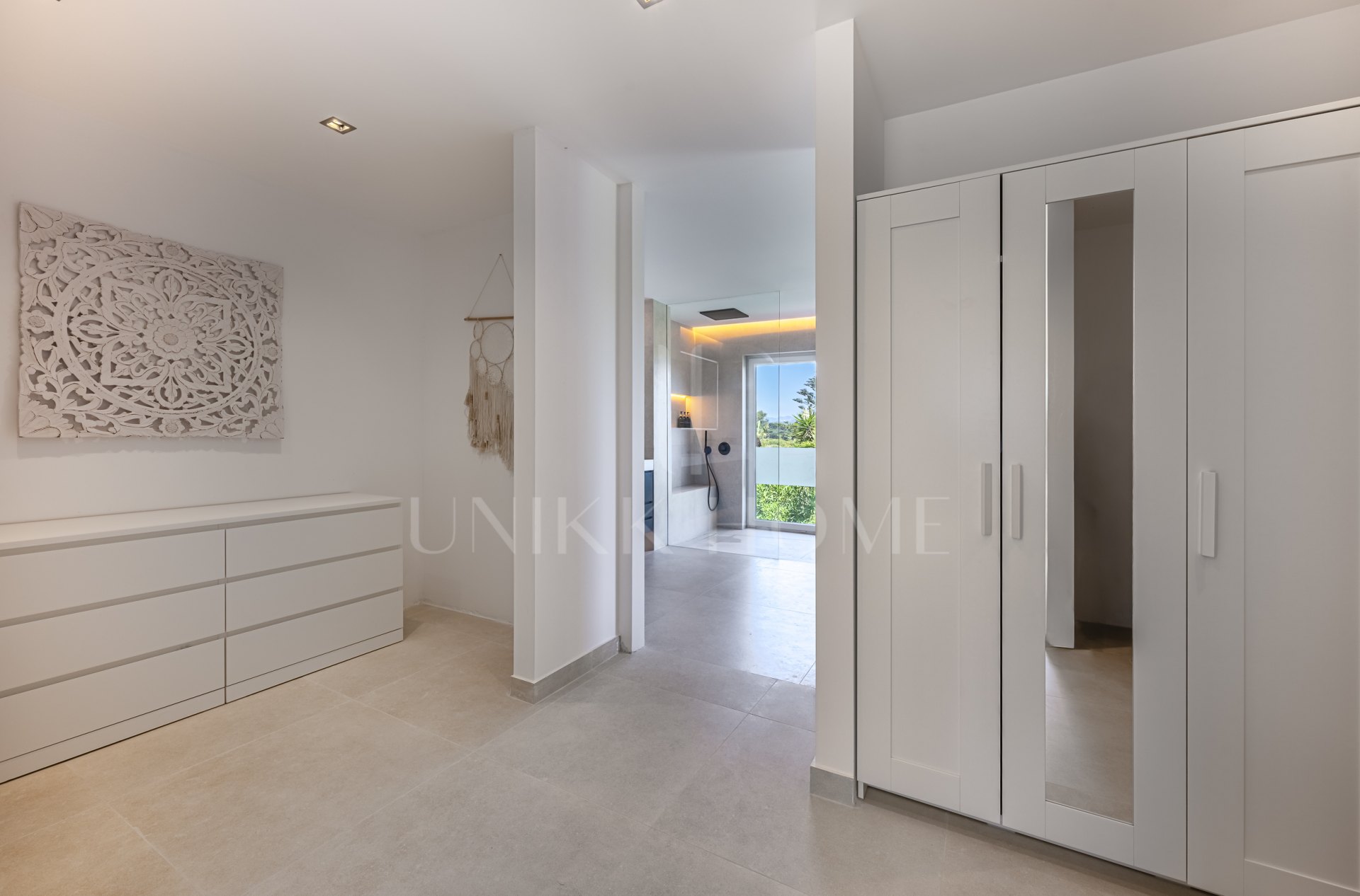 Elegante Villa Familiar en la Exclusiva Zona B