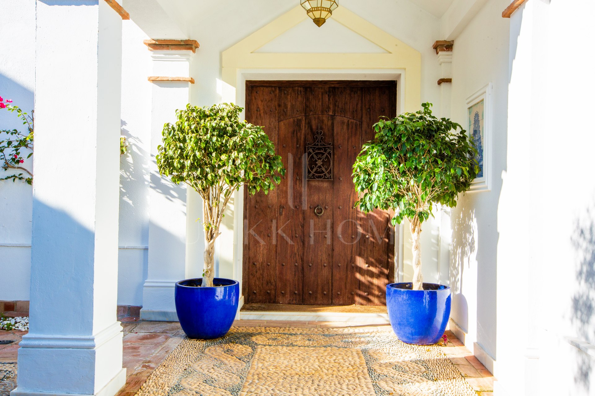 Impresionante villa de dos plantas con orientación suroeste en la prestigiosa Zona B