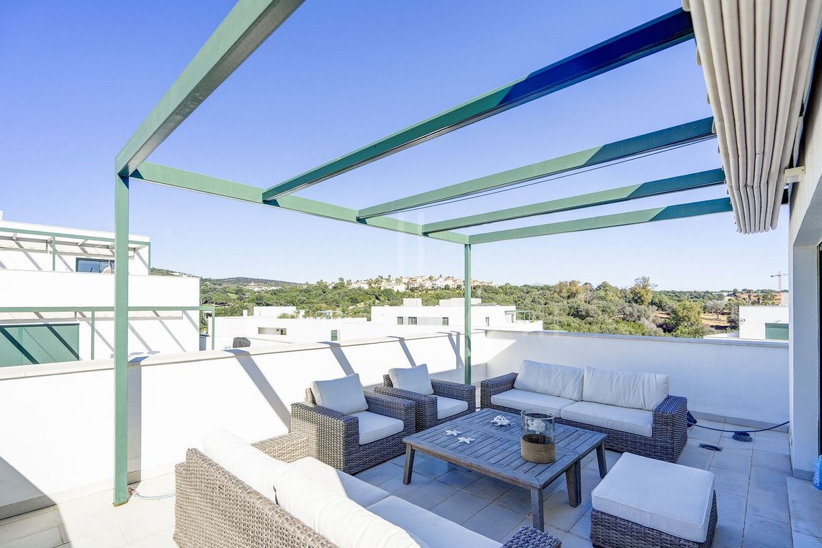 Large south-facing penthouse apartment