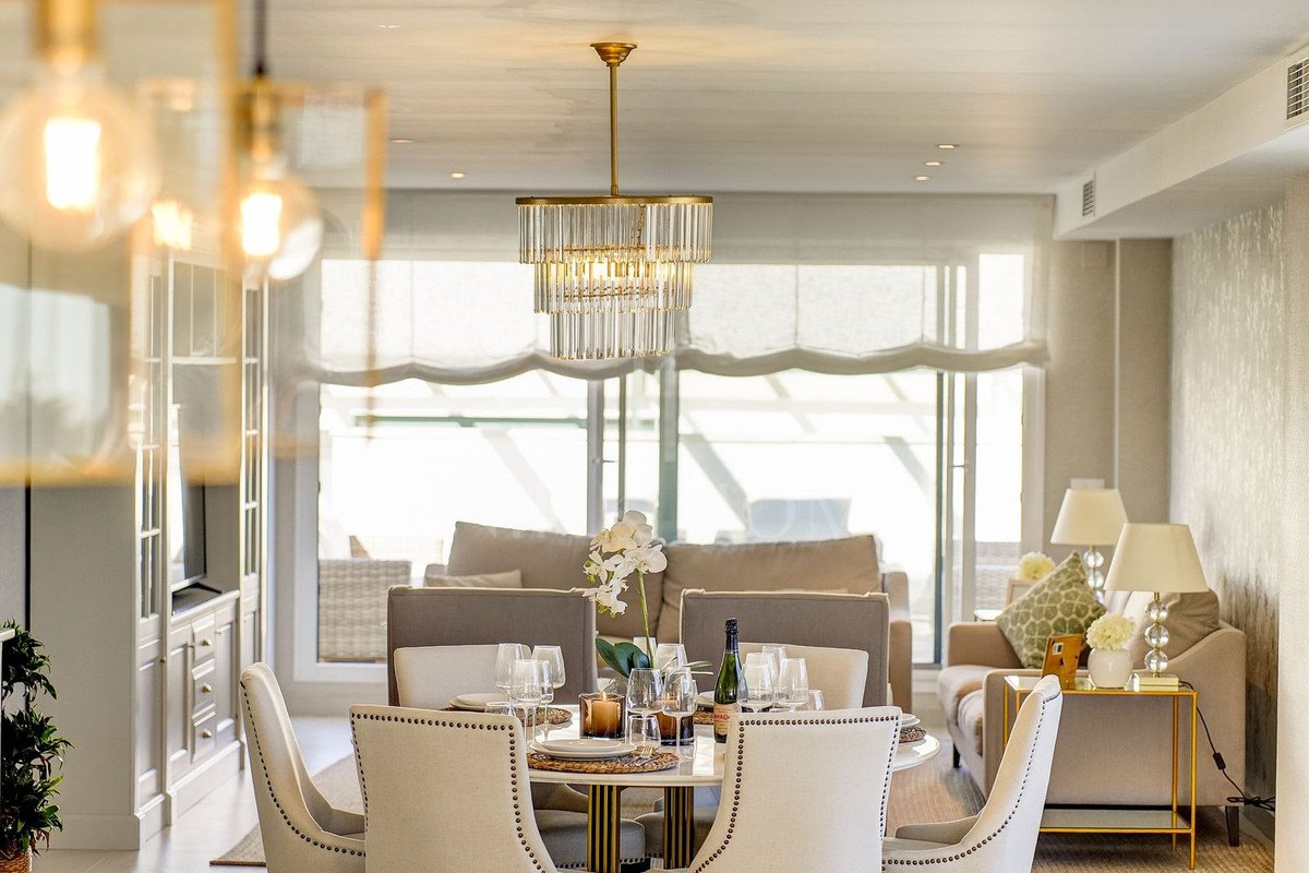 Large south-facing penthouse apartment