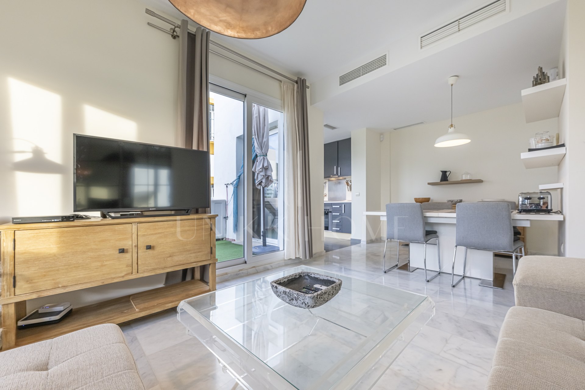 Precioso Apartamento de Dos Dormitorios Orientado al Suroeste con Vistas al Campo de Golf Valle Romano