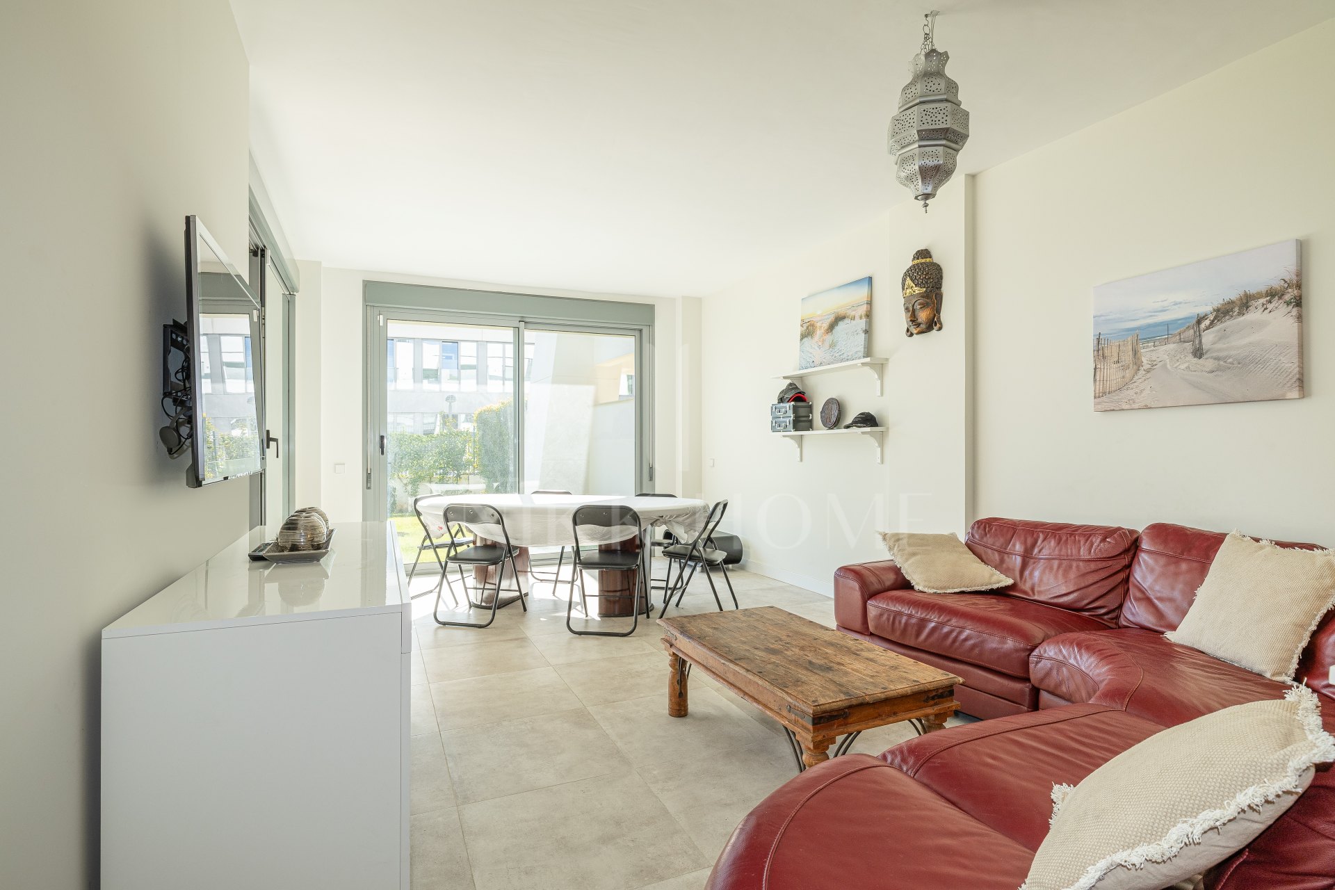 Apartamento moderno en planta baja con jardín privado