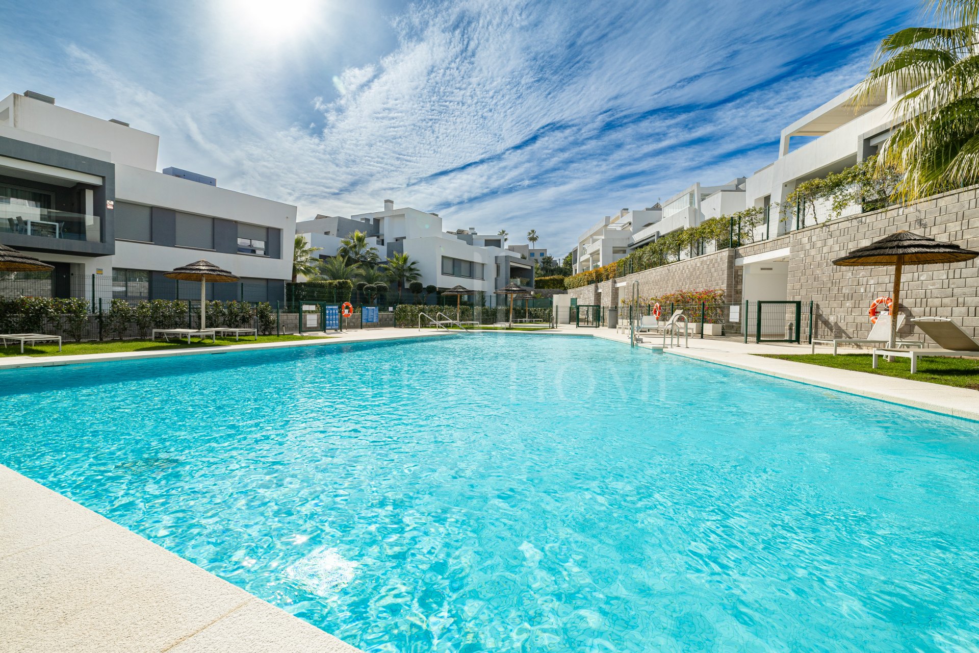 Apartamento moderno en planta baja con jardín privado