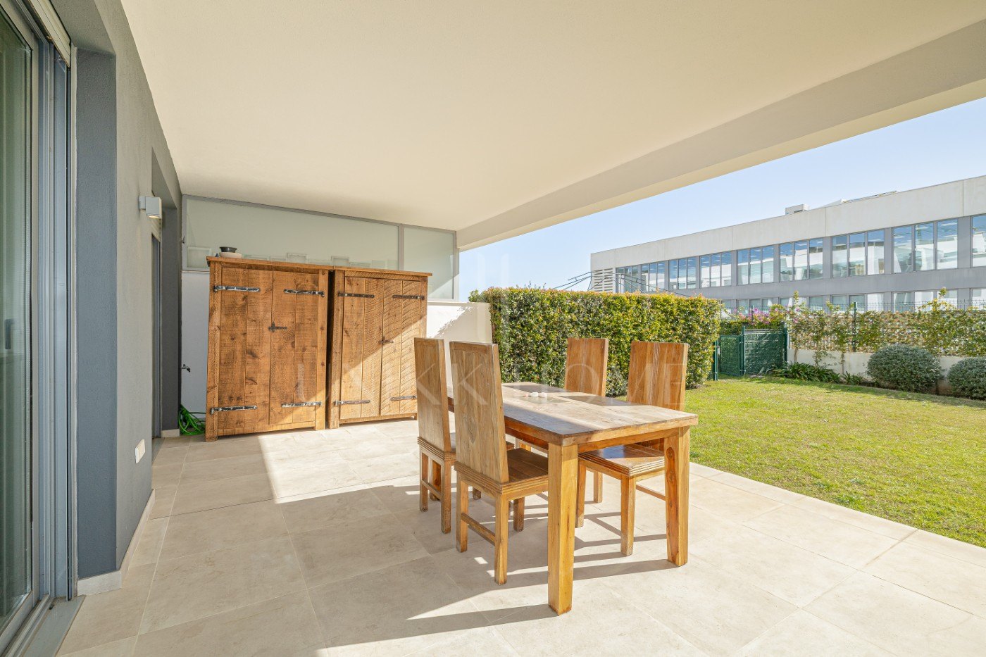 Apartamento moderno en planta baja con jardín privado