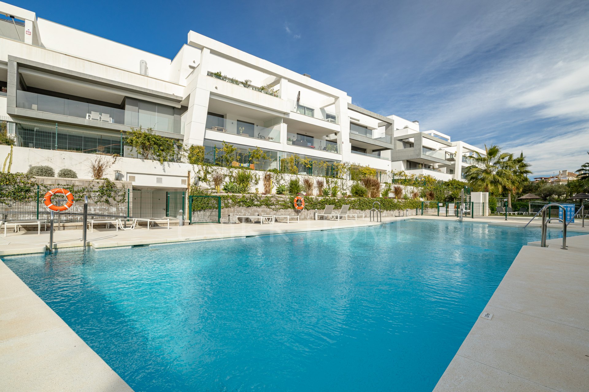 Apartamento moderno en planta baja con jardín privado