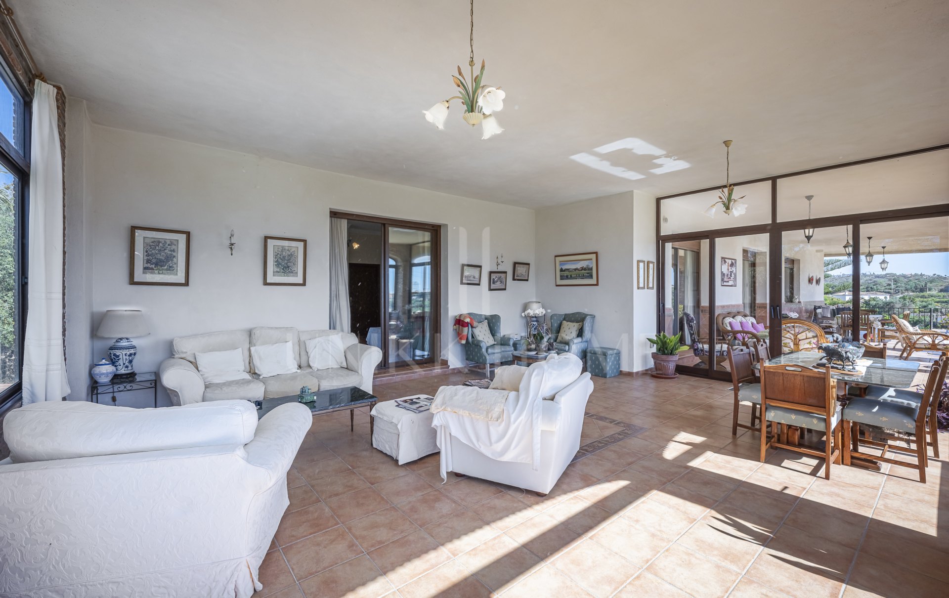 Exclusive Estate with views In El Padron