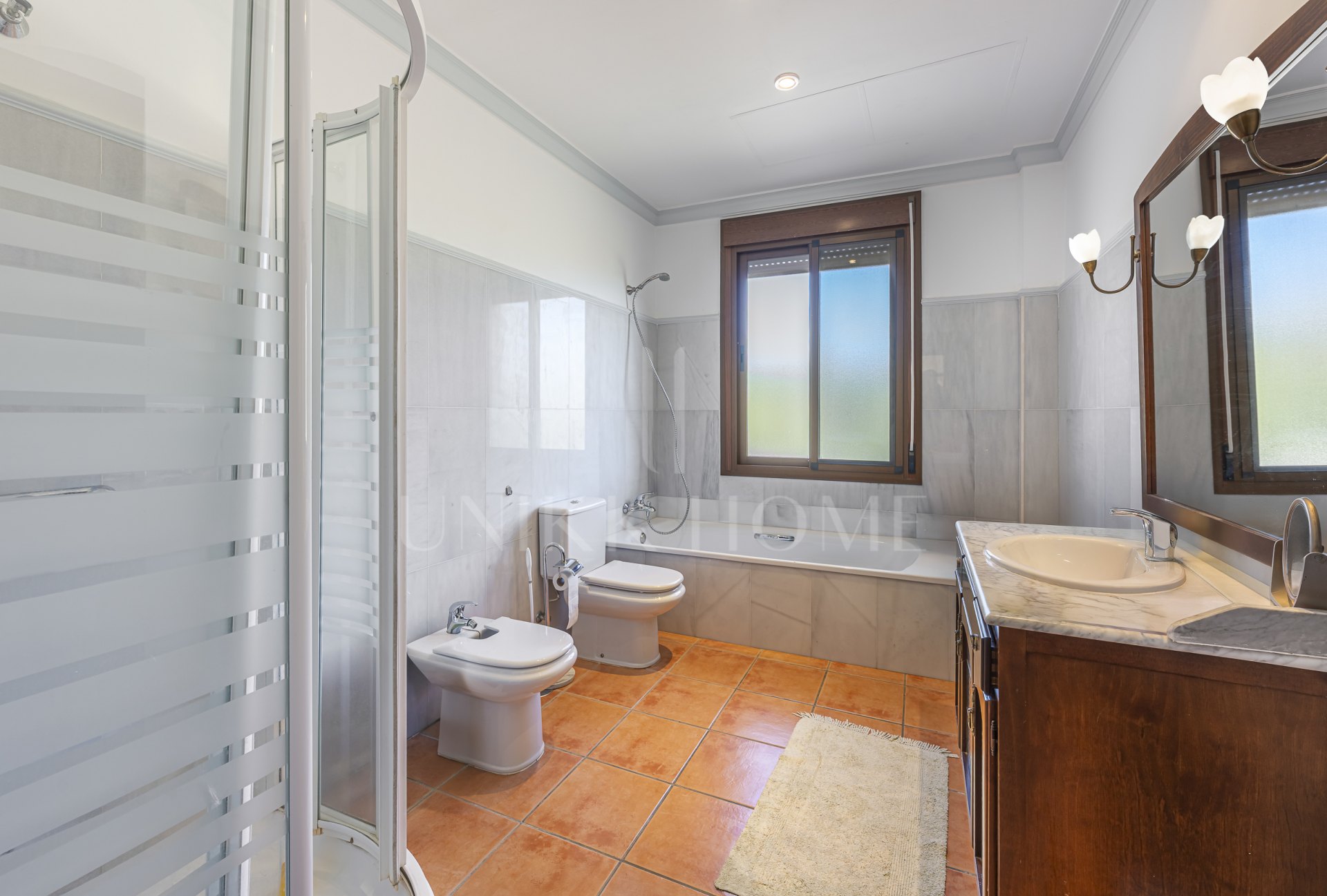 Exclusive Estate with views In El Padron