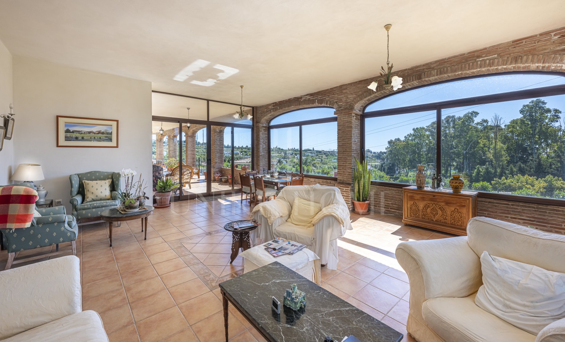 Exclusive Estate with views In El Padron
