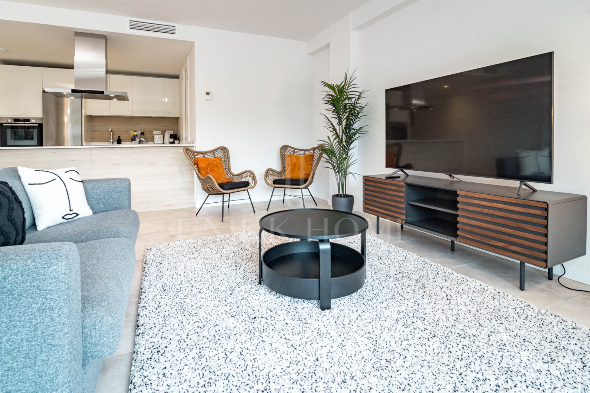 Estilo de vida mediterráneo moderno con un espacio al aire libre excepcional