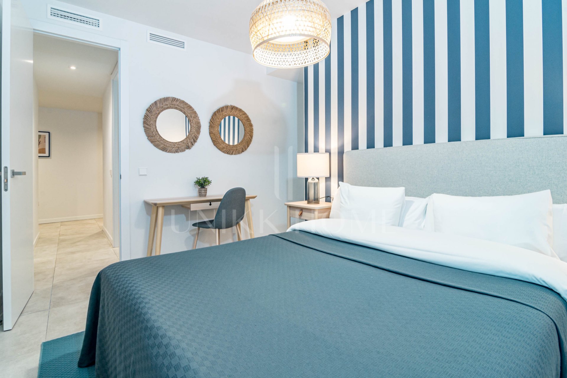 Estilo de vida mediterráneo moderno con un espacio al aire libre excepcional