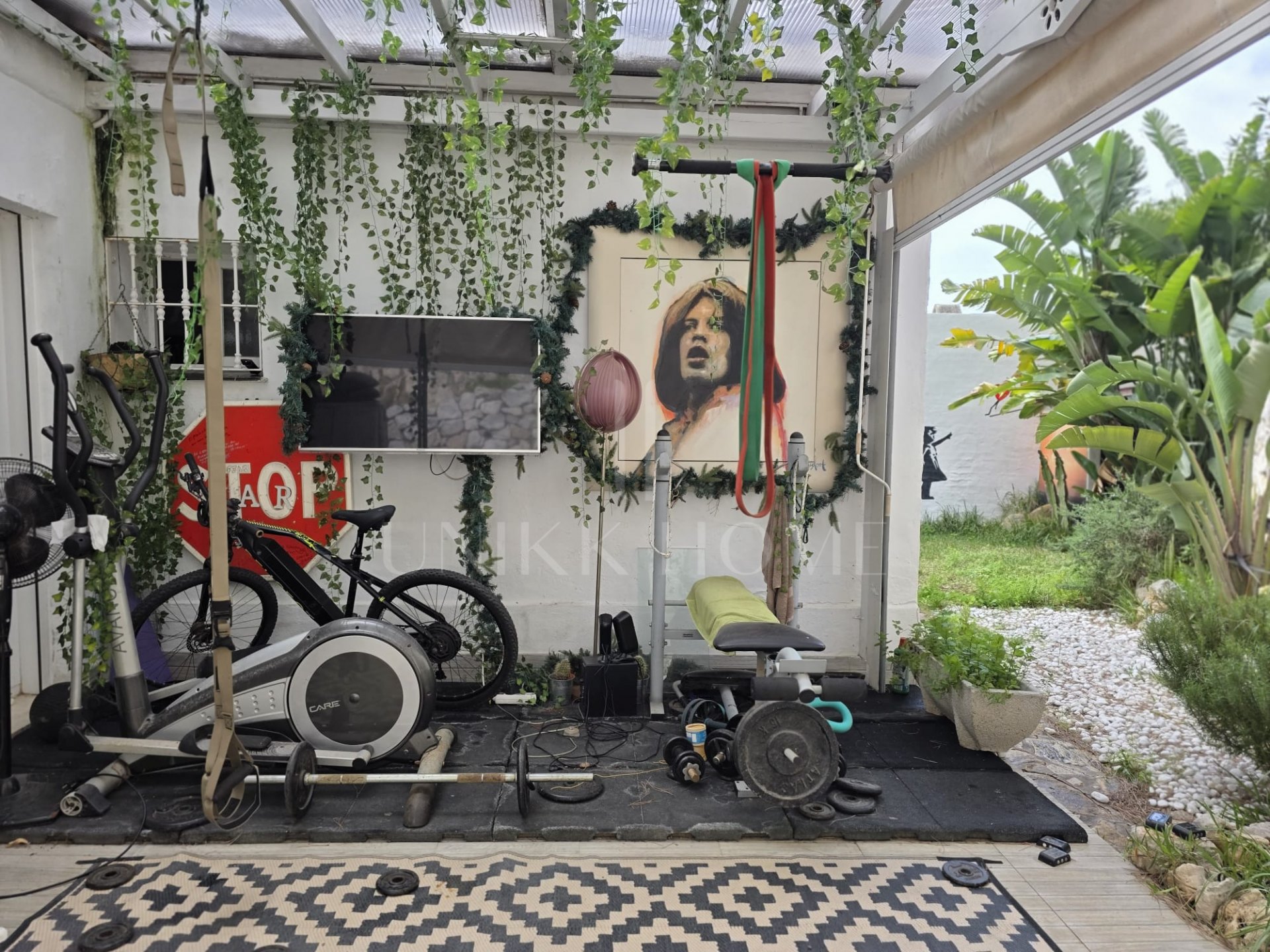 Tu refugio mediterráneo: Una obra maestra que integra el interior y el exterior. Bungalow de 3 dormitorios en Reserva de Marbella, a pocos pasos de tiendas y la playa.