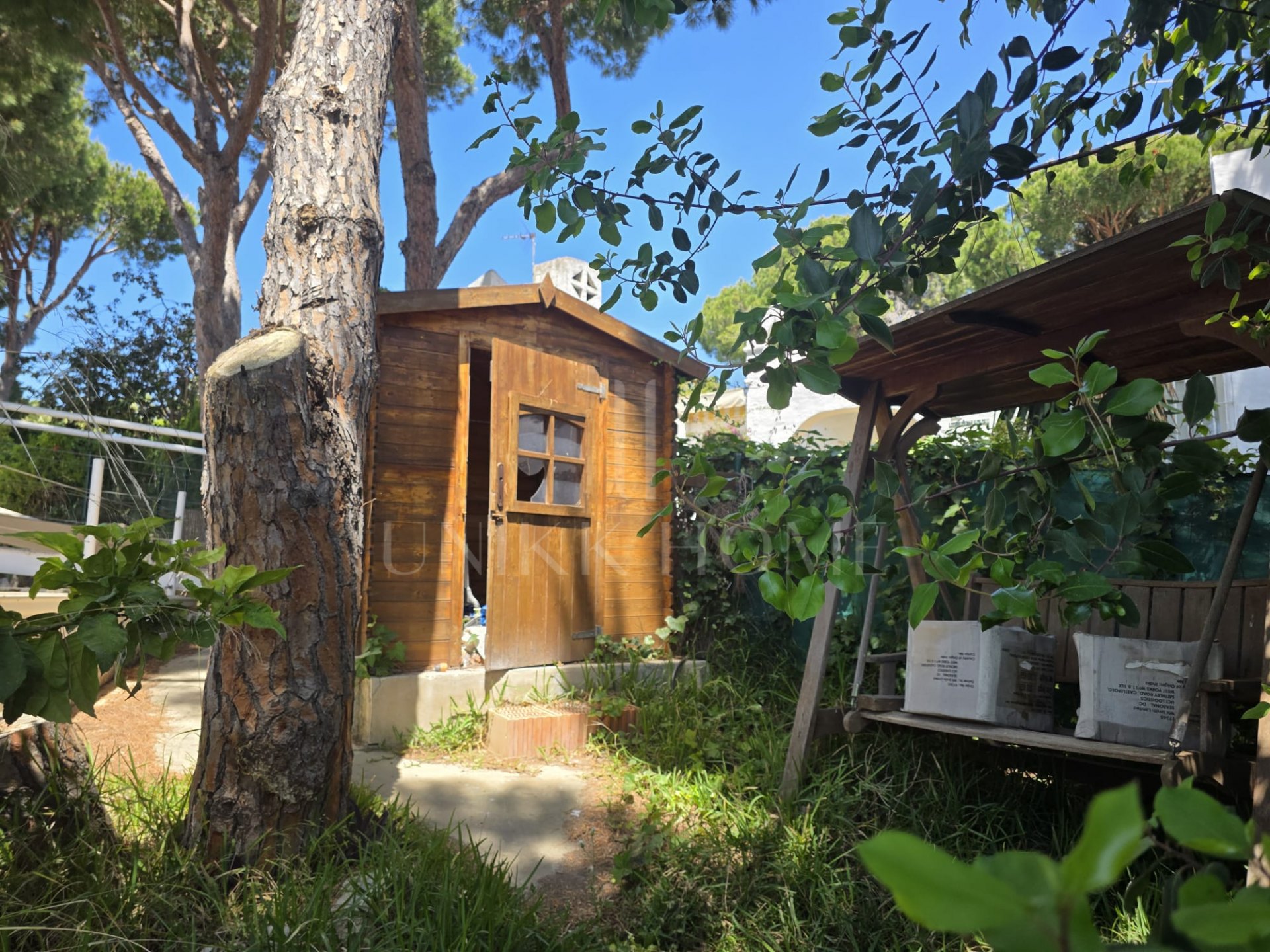 Tu refugio mediterráneo: Una obra maestra que integra el interior y el exterior. Bungalow de 3 dormitorios en Reserva de Marbella, a pocos pasos de tiendas y la playa.