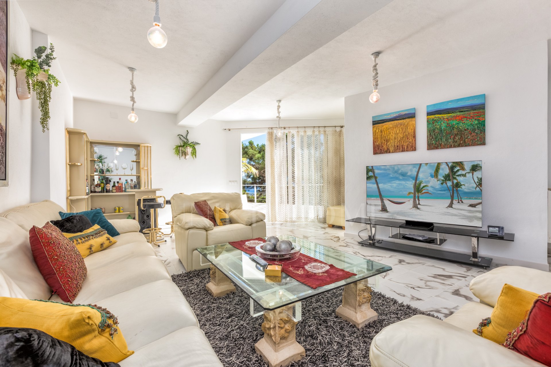 Villa de diseño con vistas al mar a minutos de Estepona