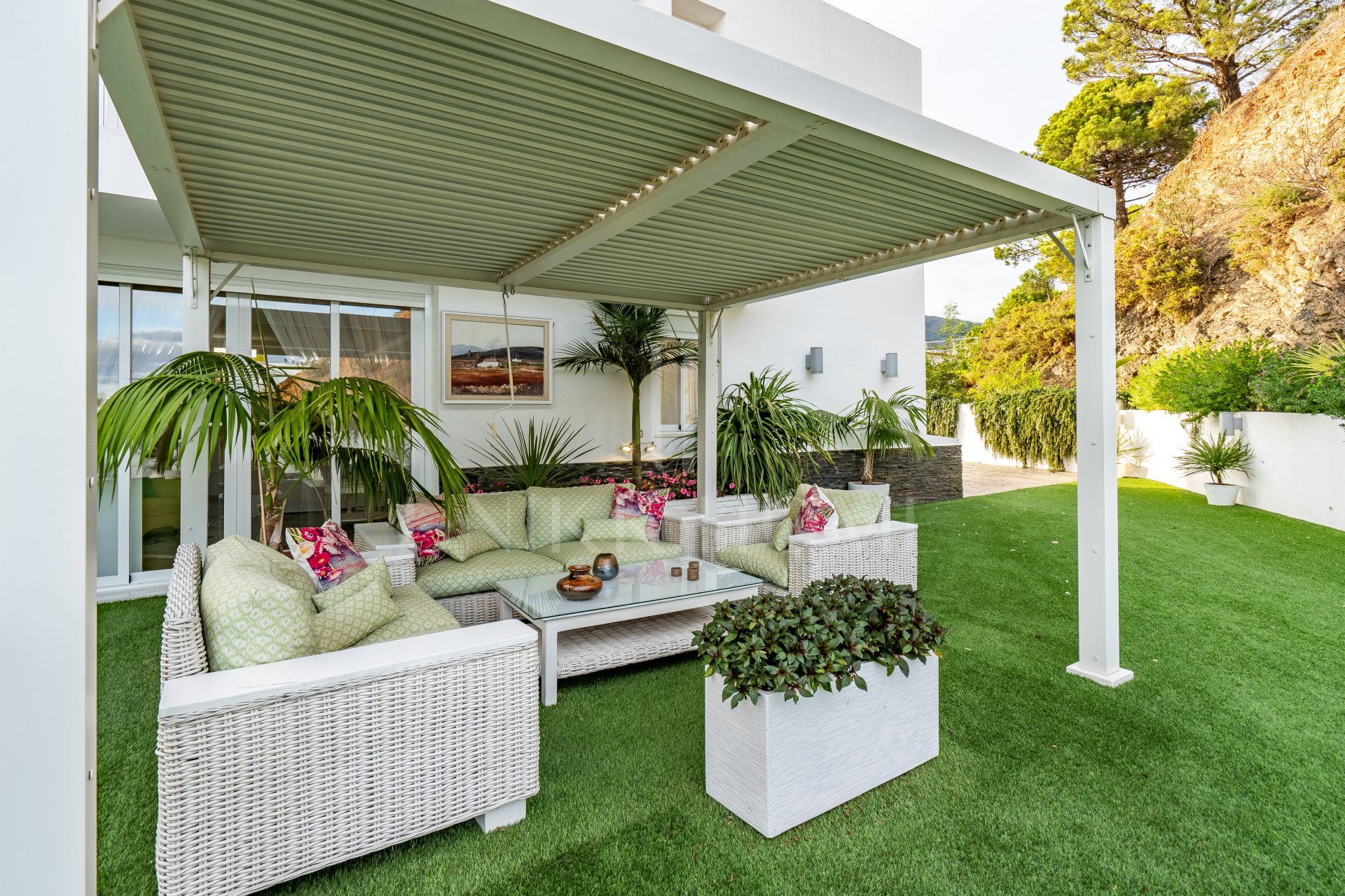 Villa de diseño con vistas al mar a minutos de Estepona
