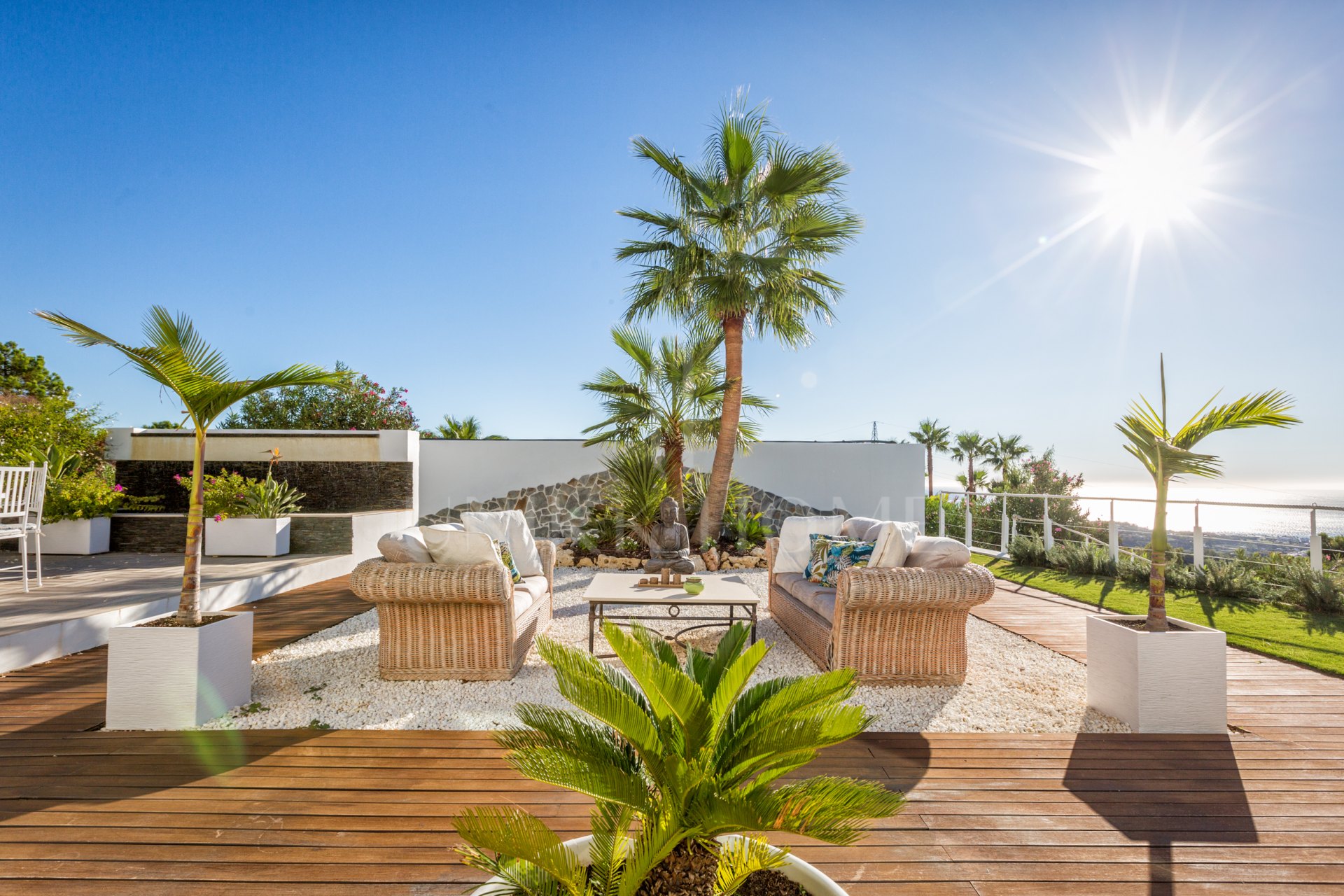 Villa de diseño con vistas al mar a minutos de Estepona