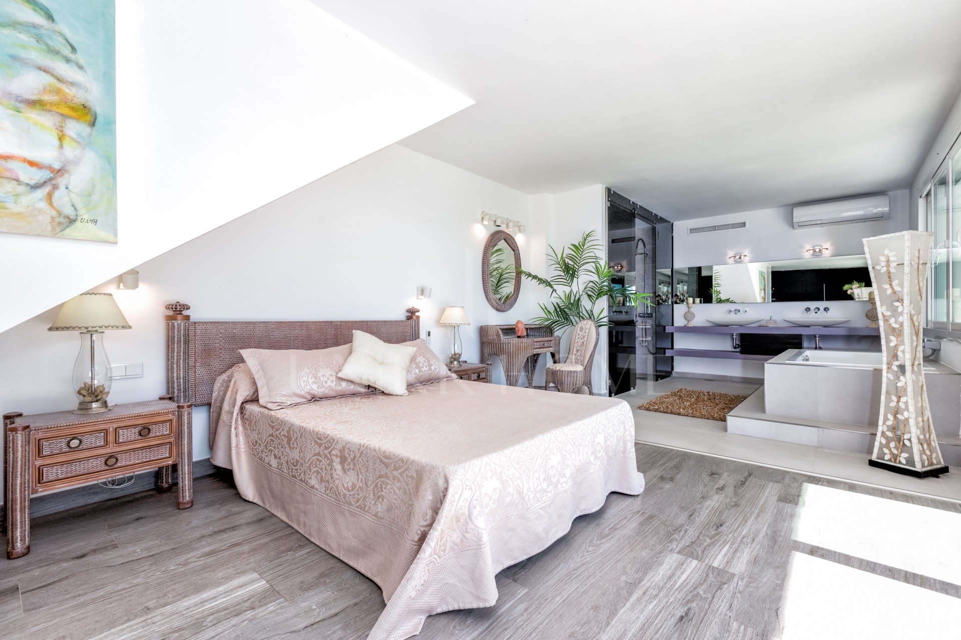 Villa de diseño con vistas al mar a minutos de Estepona