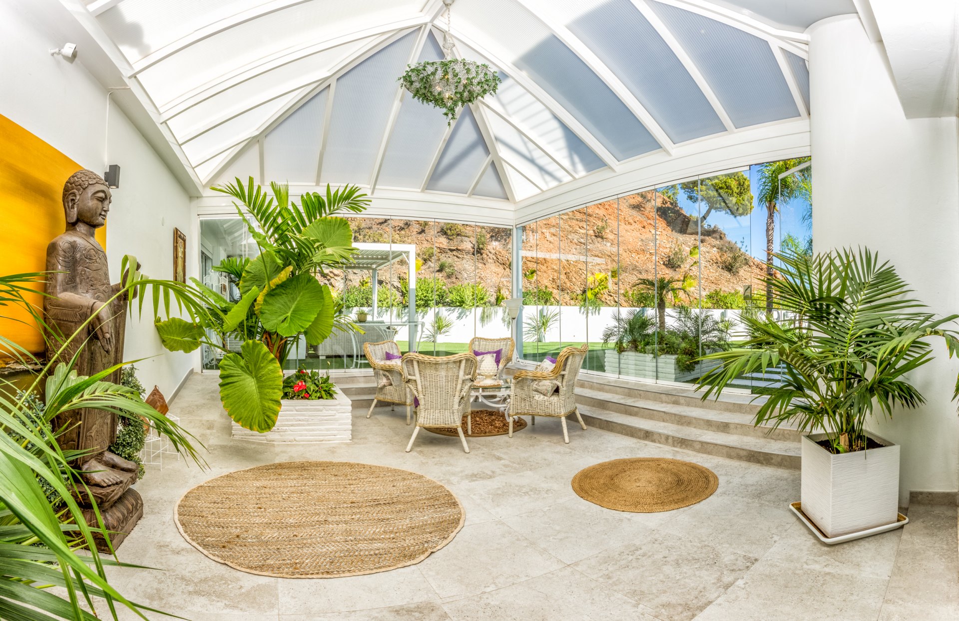 Villa de diseño con vistas al mar a minutos de Estepona