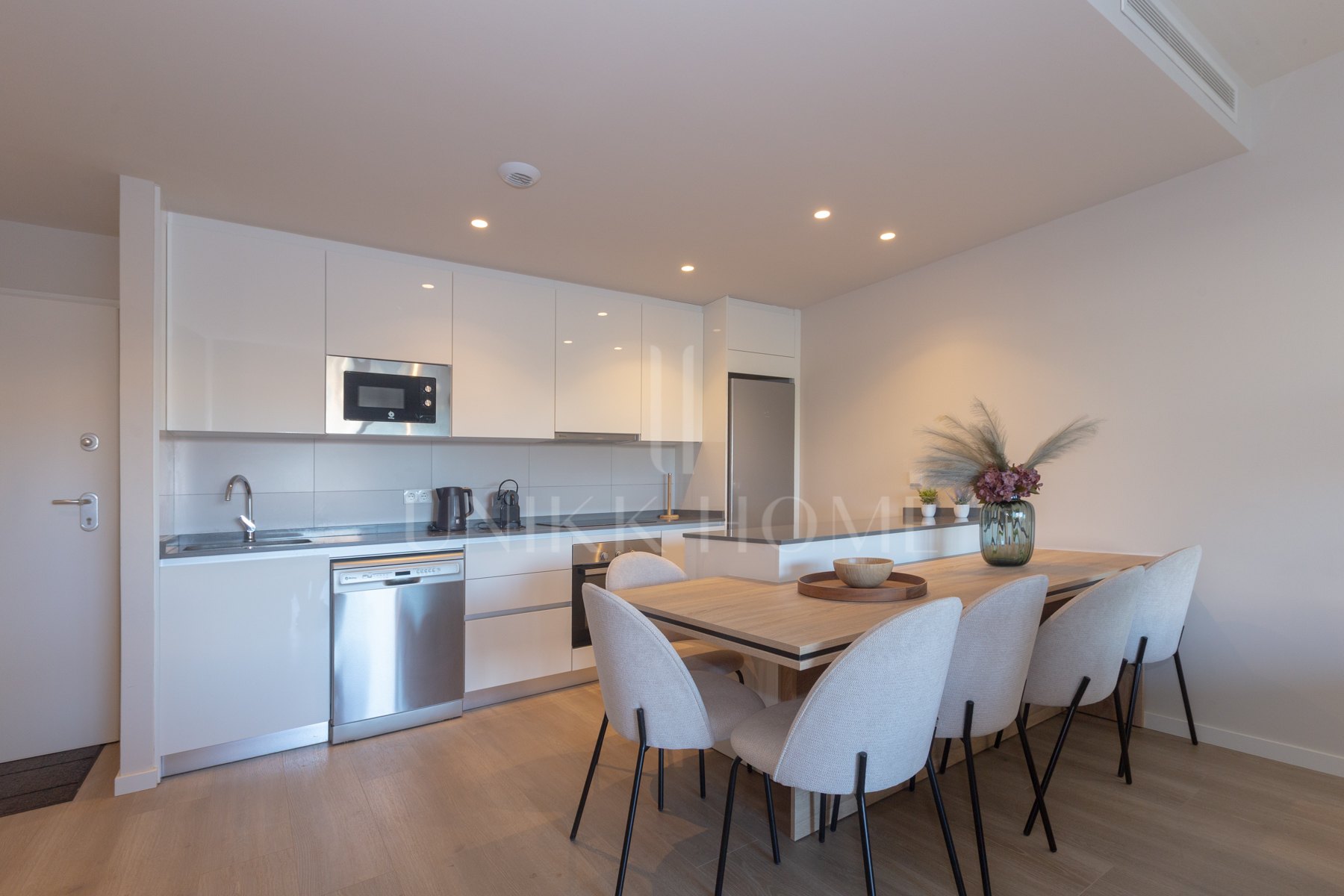 House in Wellingtonia development with private pool