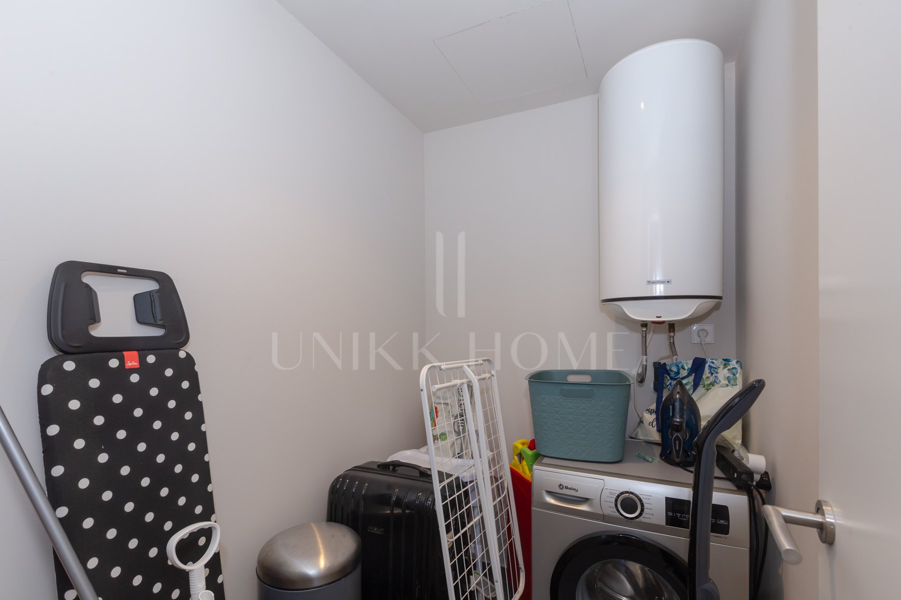 House in Wellingtonia development with private pool