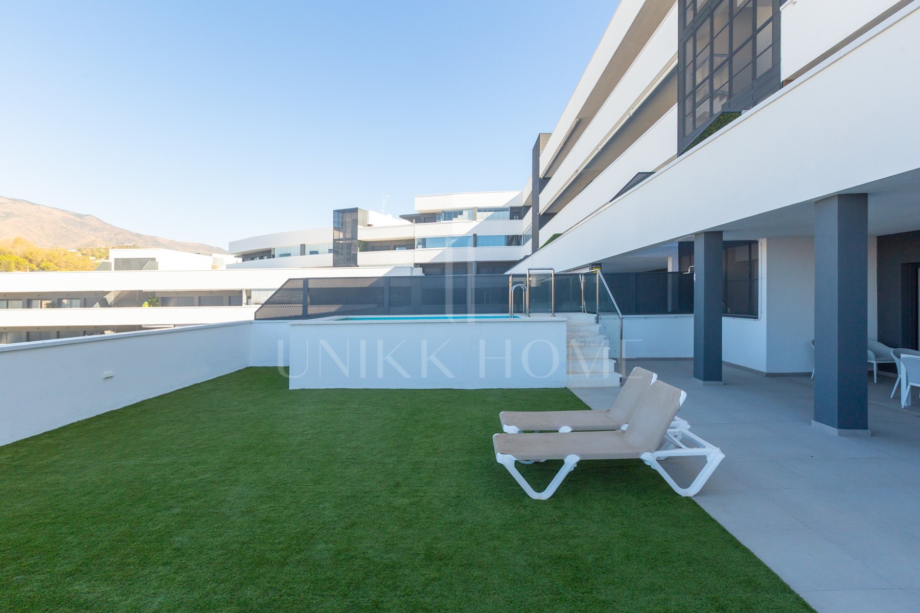 House in Wellingtonia development with private pool