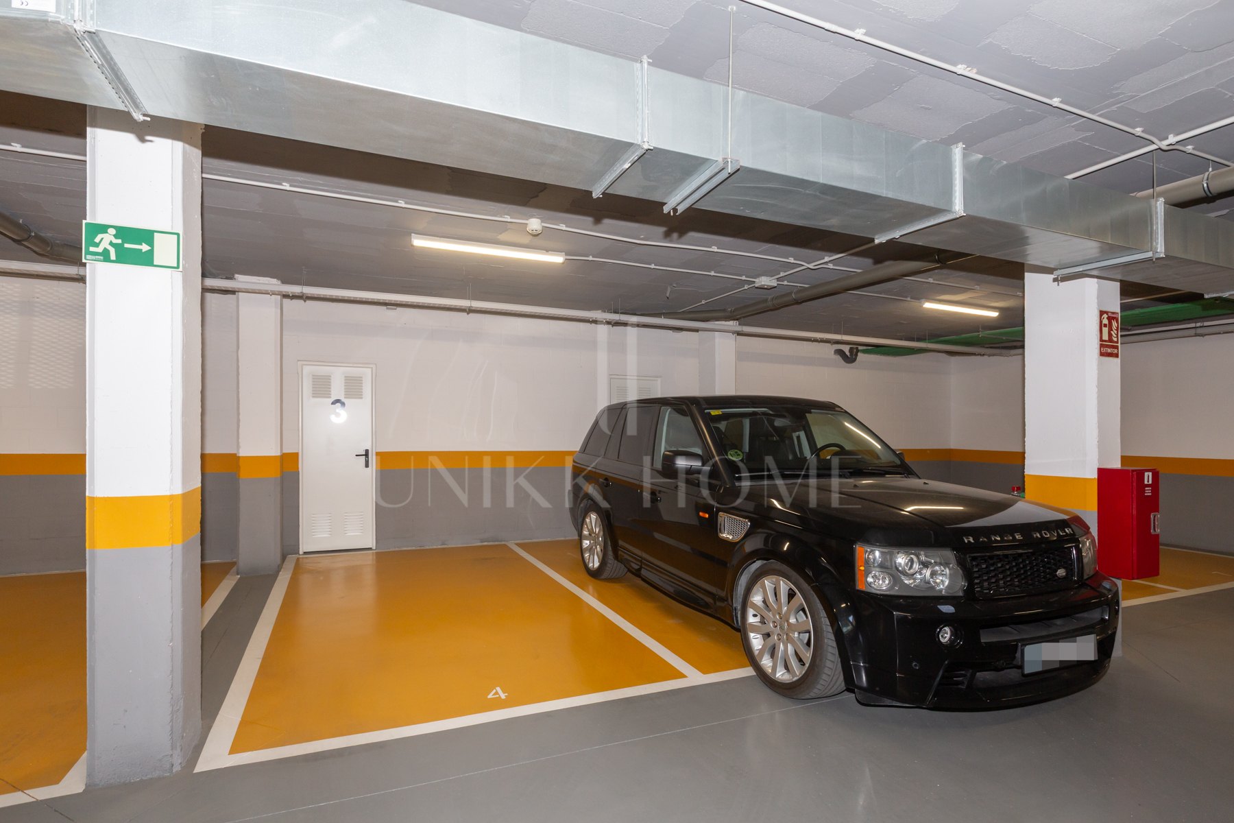 House in Wellingtonia development with private pool