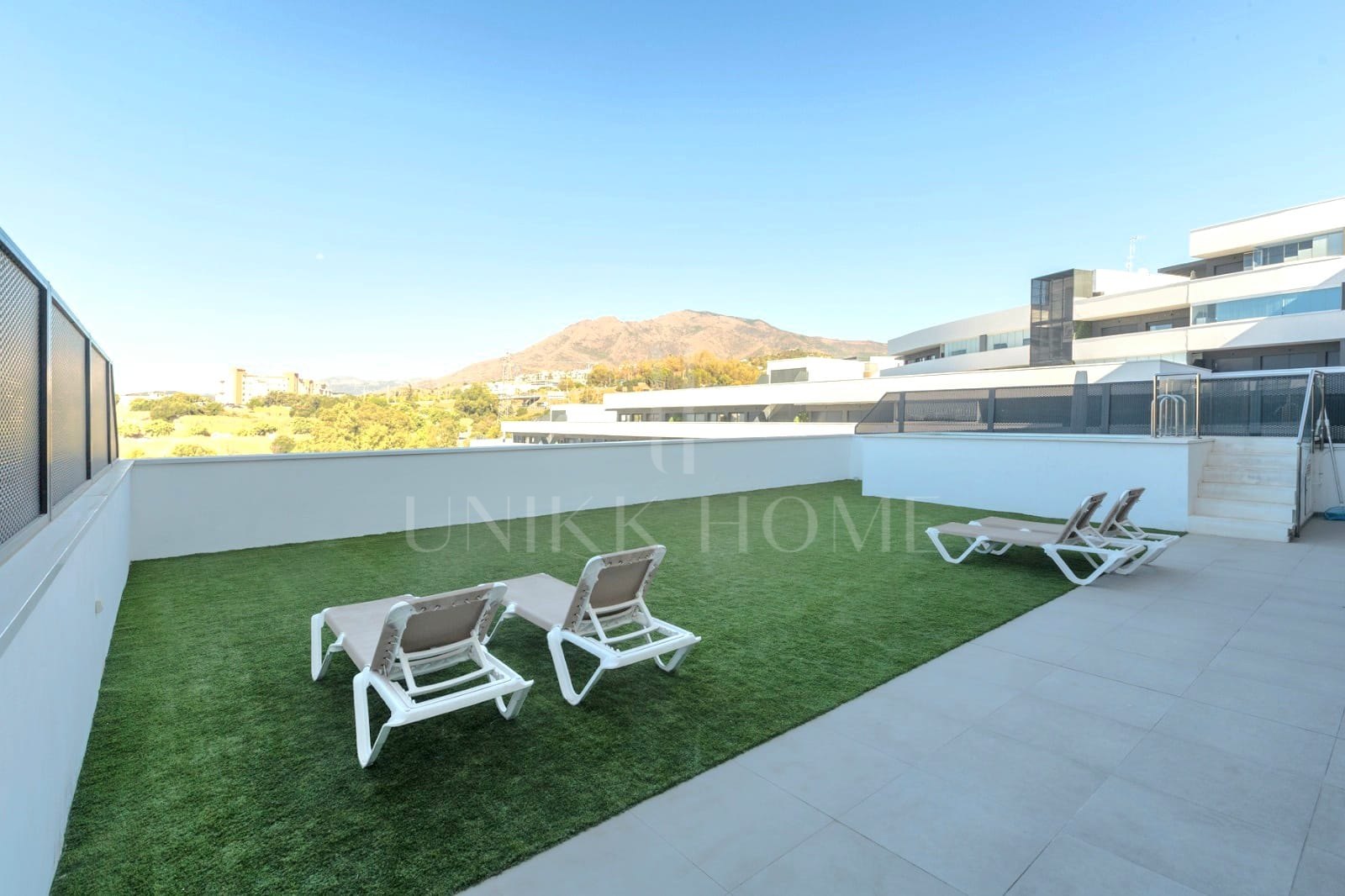 House in Wellingtonia development with private pool