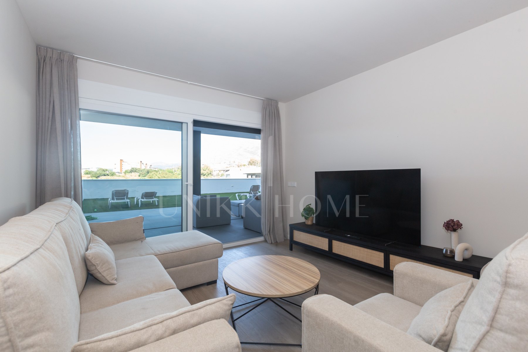 House in Wellingtonia development with private pool