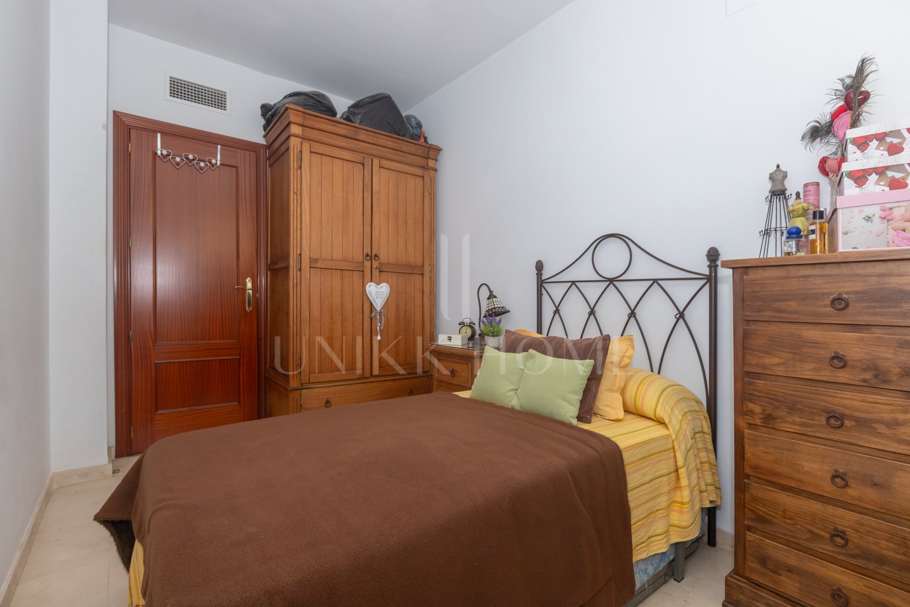 Spacious 3-bedroom home in Huerta Nueva, Estepona.