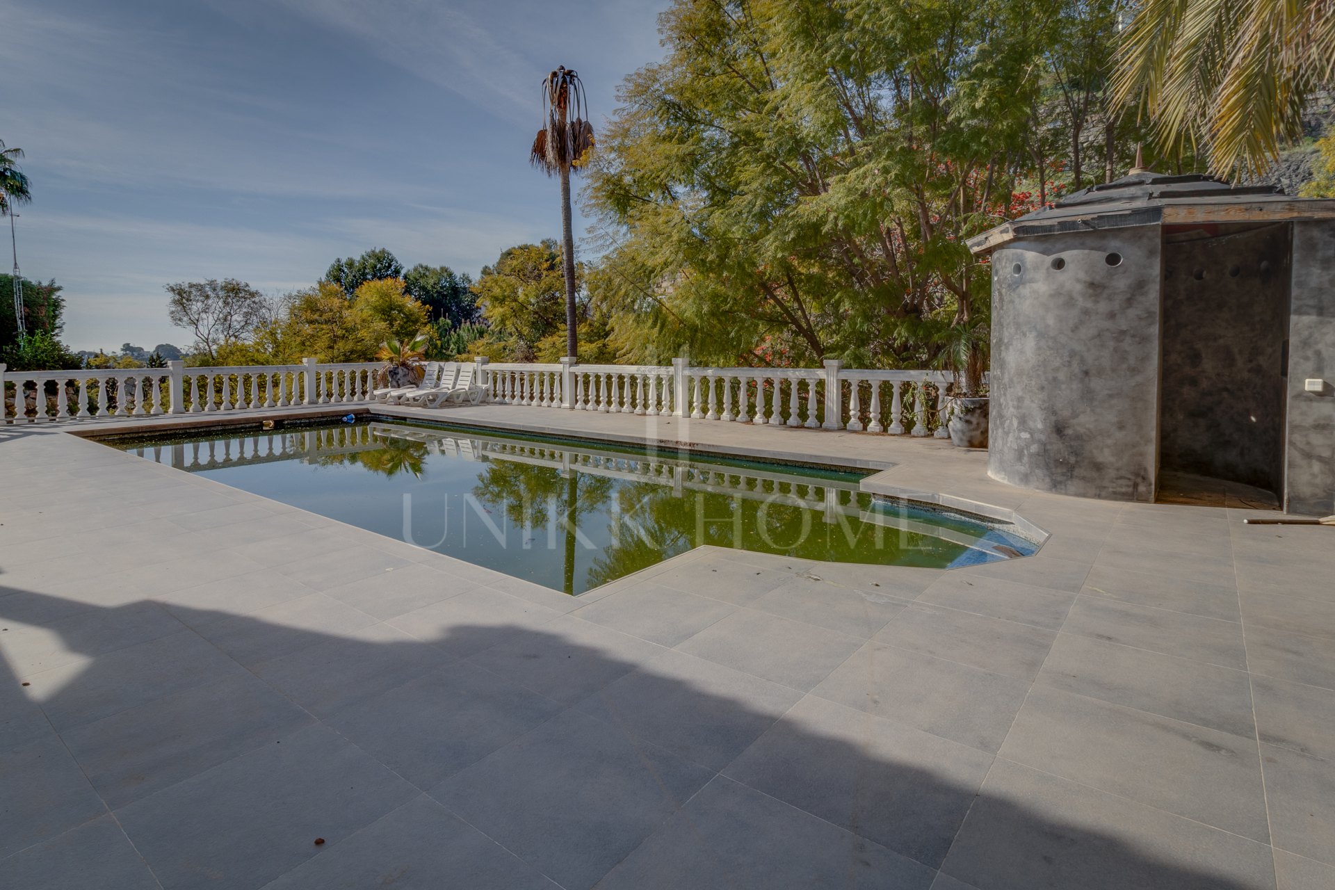 Villa independiente en Paraíso Alto con gran parcela y múltiples posibilidades